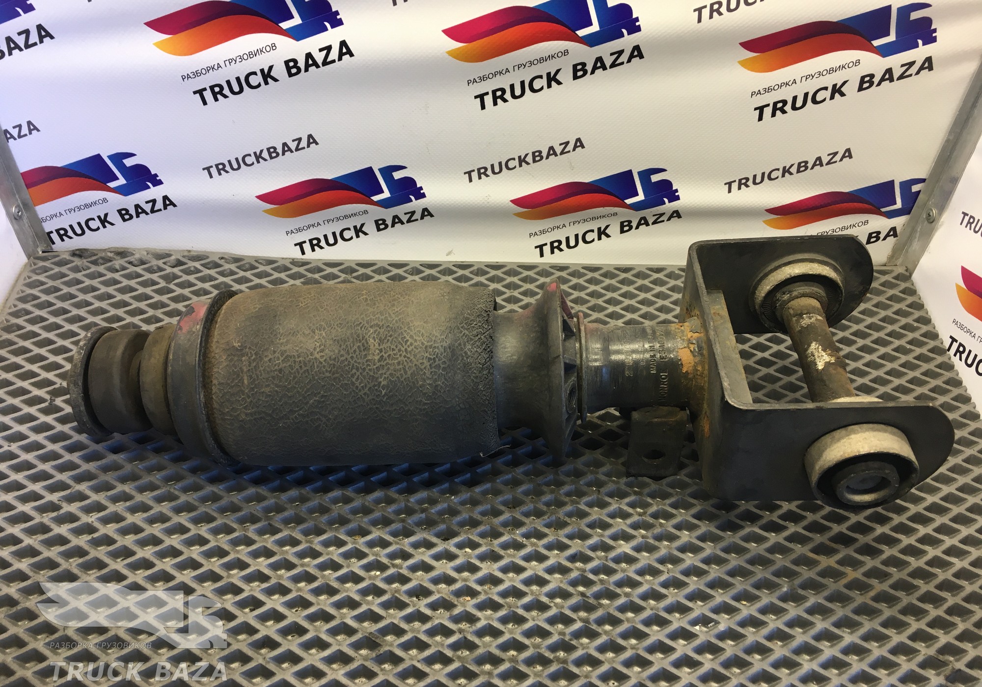 20898055 Подушка кабины задняя левая/правая для Volvo