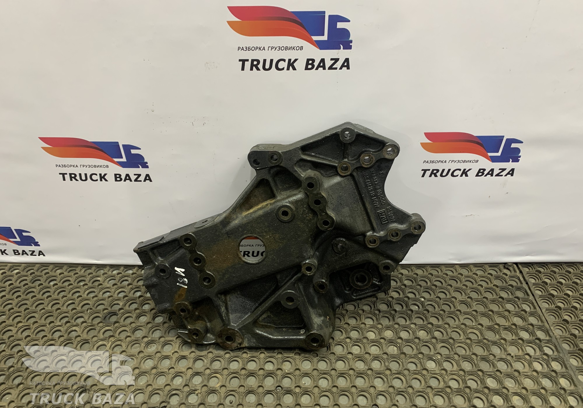 81413133019 Кронштейн рессоры передней левый