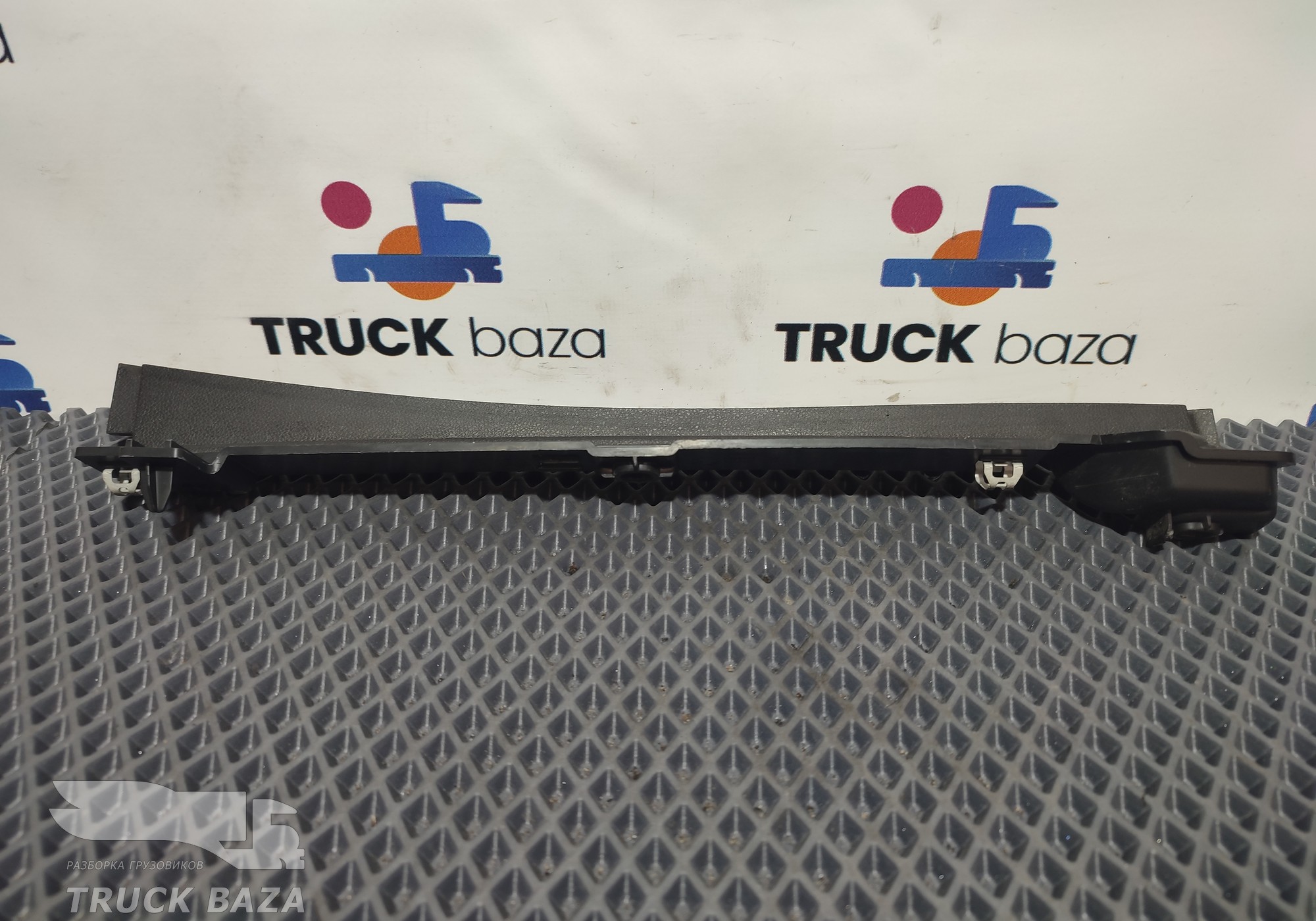 2385076 Боковая панель левая