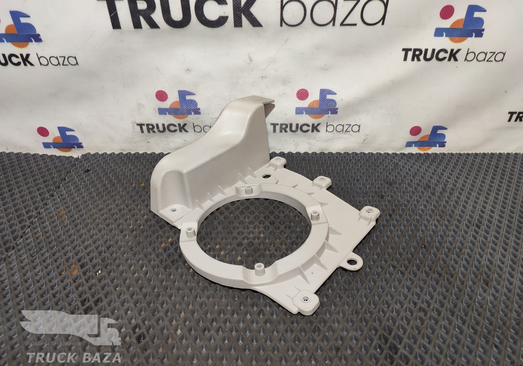 549018214008 Кронштейн динамика правый для КАМАЗ 54901
