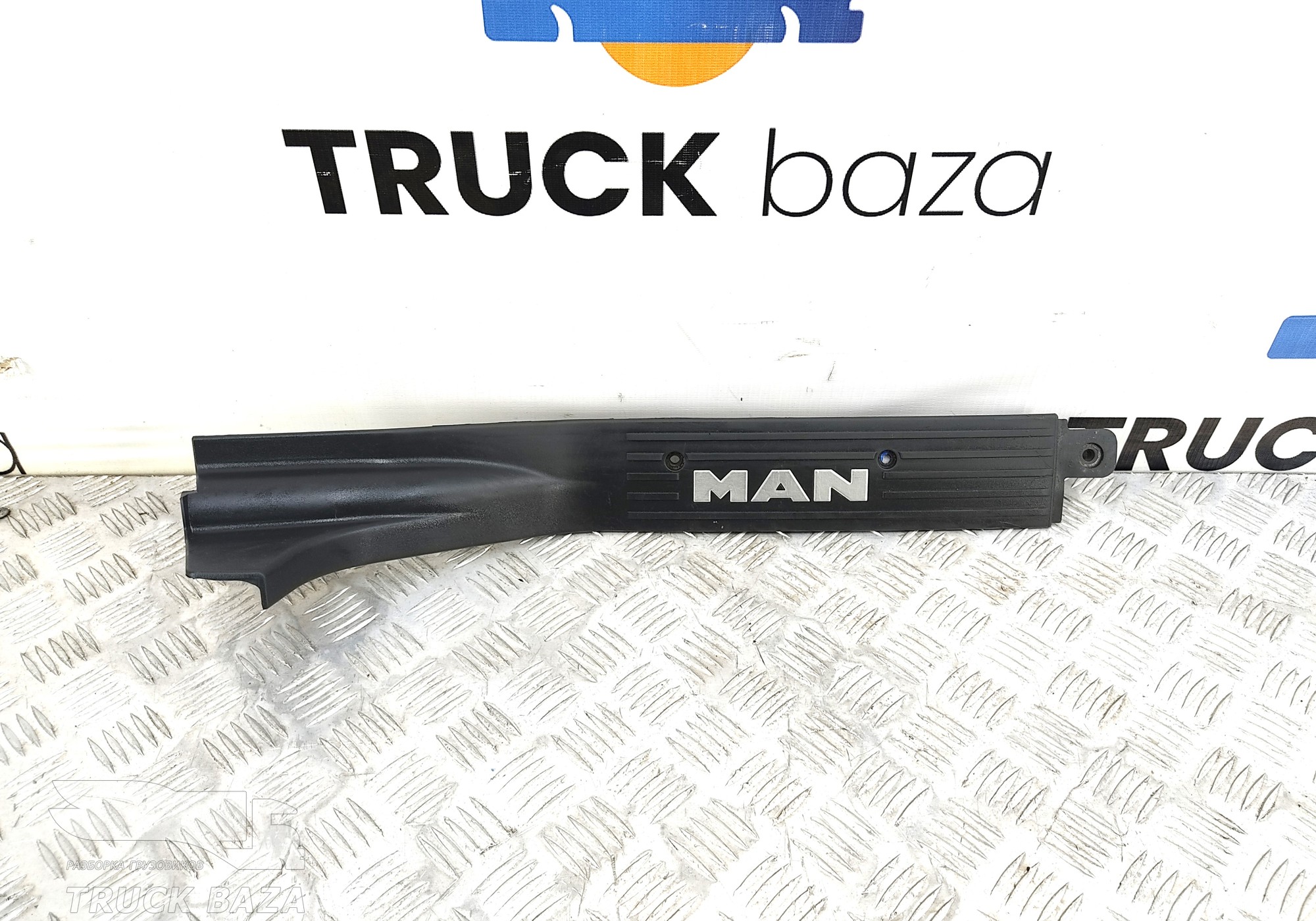 81615100397 Накладка порога левая