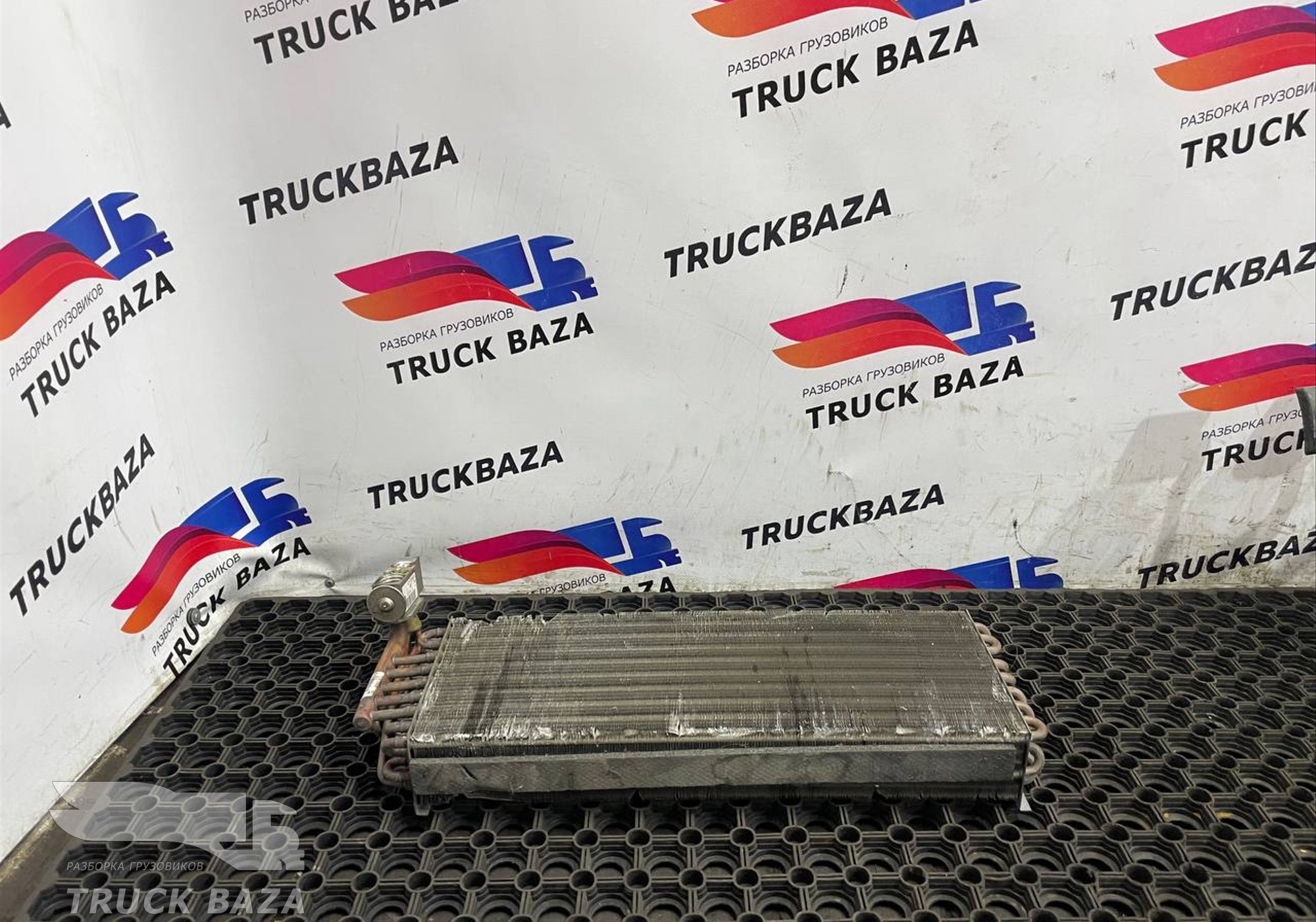 504050452 Радиатор кондиционера для Iveco Stralis II Hi-Way (с 2012)