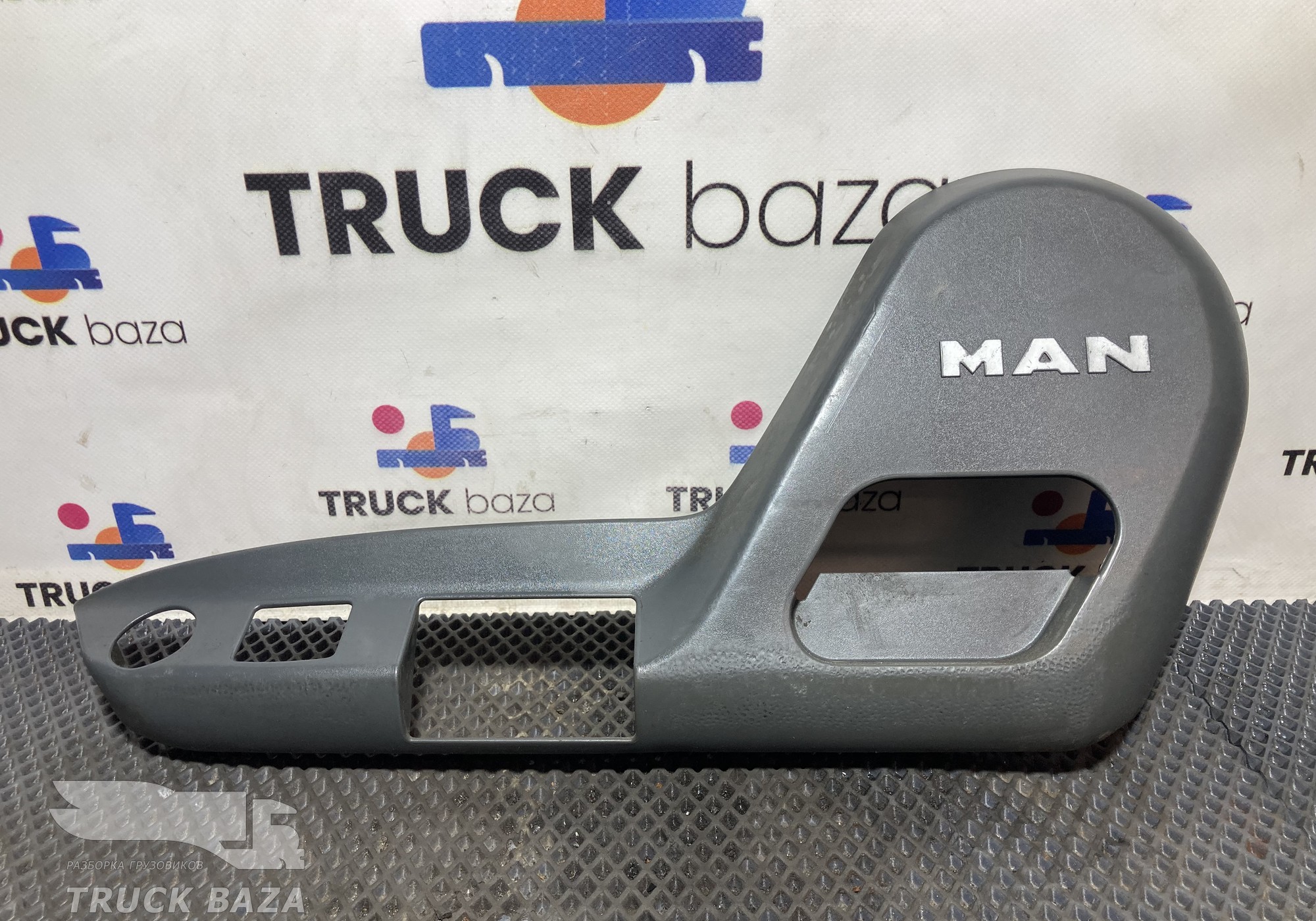 81623966062 Кожух сиденья левый