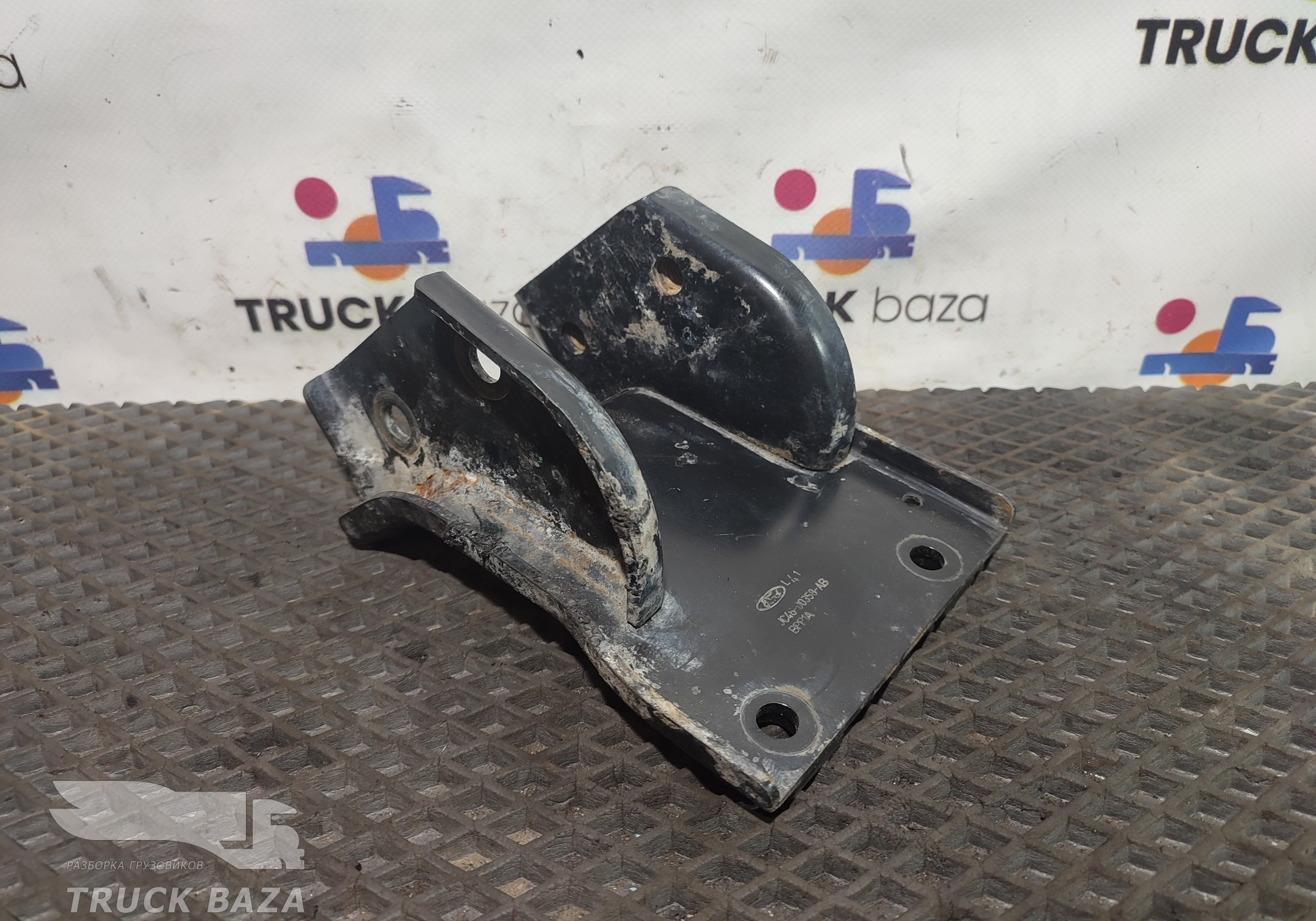 JC4600358AB Кронштейн насоса подъёма кабины для Ford F-MAX (с 2018)