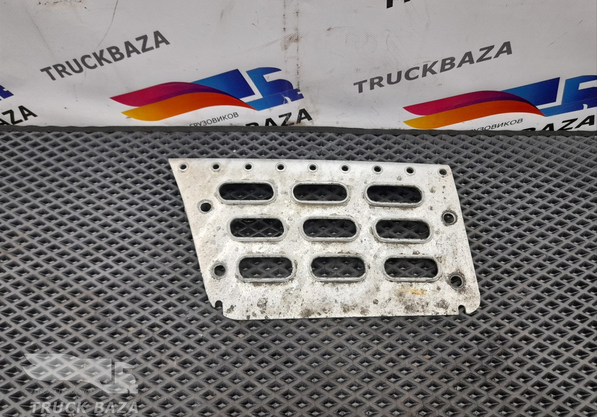 20360788 Ступенька левая для Volvo FH 2 (с 2002 по 2008)