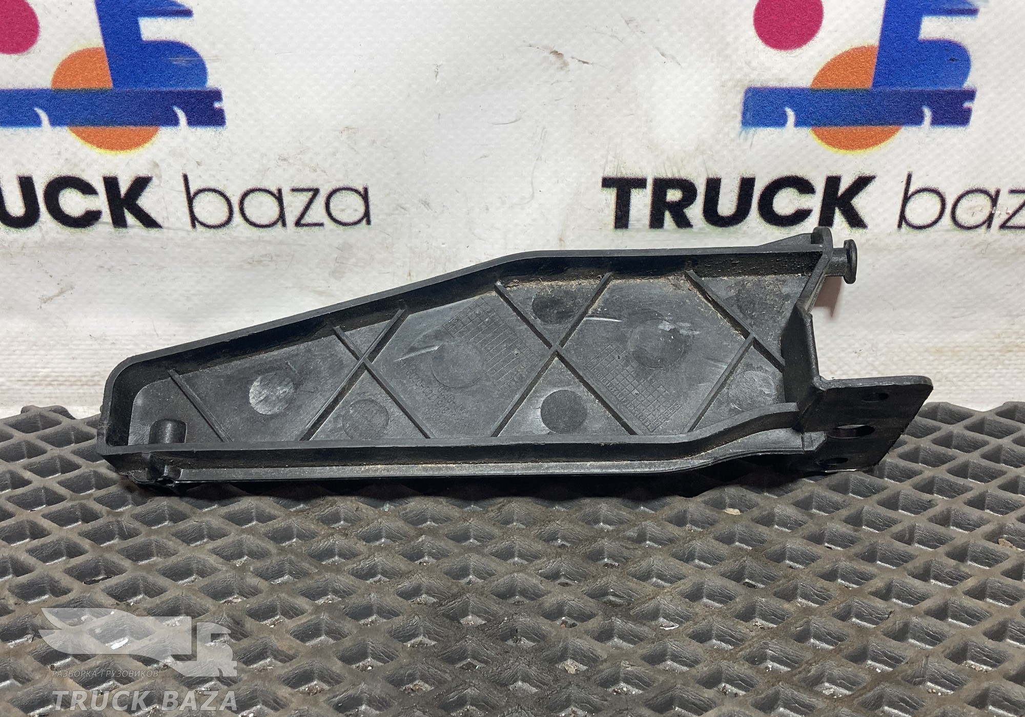 812W617010209 Кронштейн салона для Sinotruk Sitrak C7H