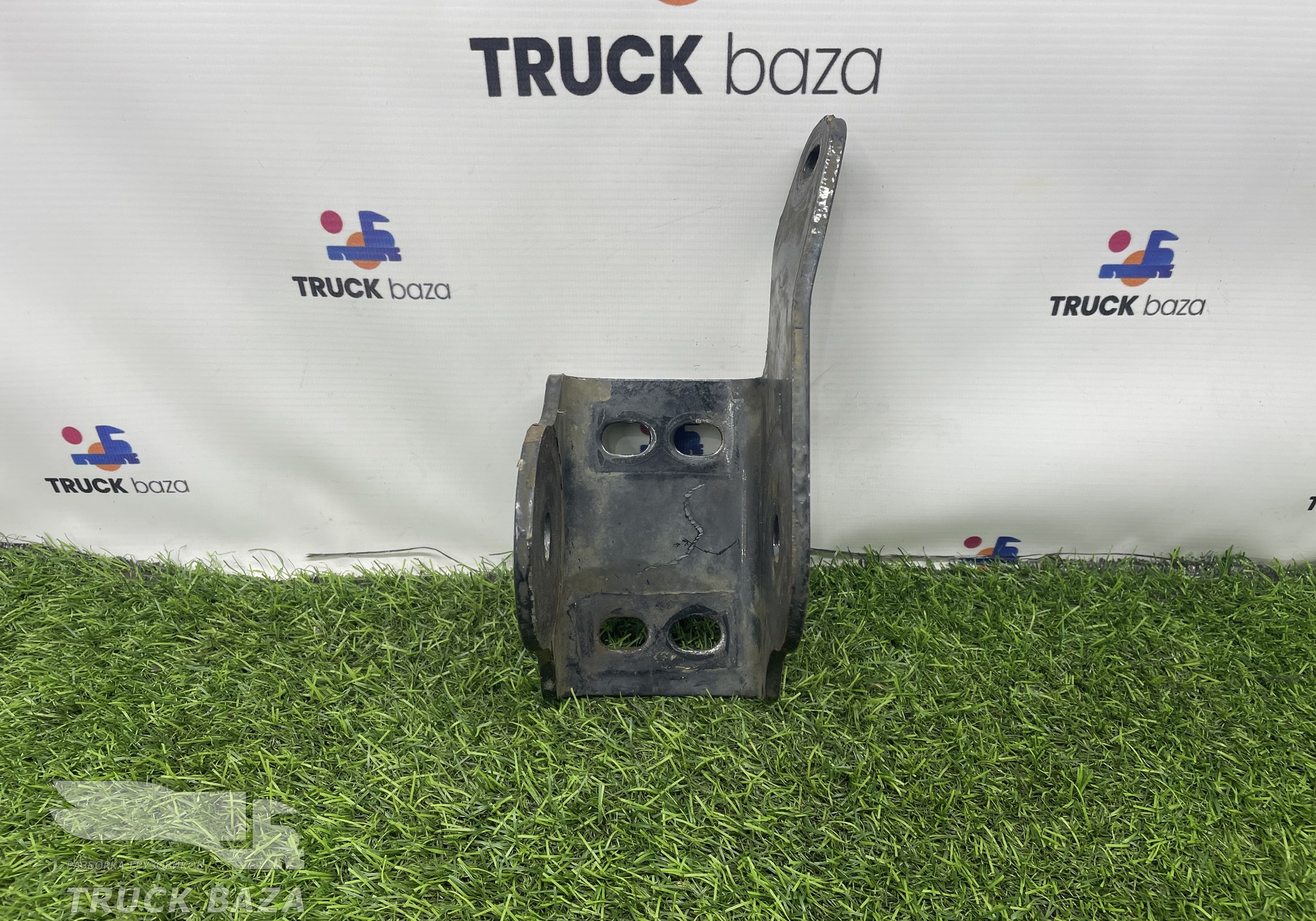 81417202782 Кронштейн торсиона кабины правый