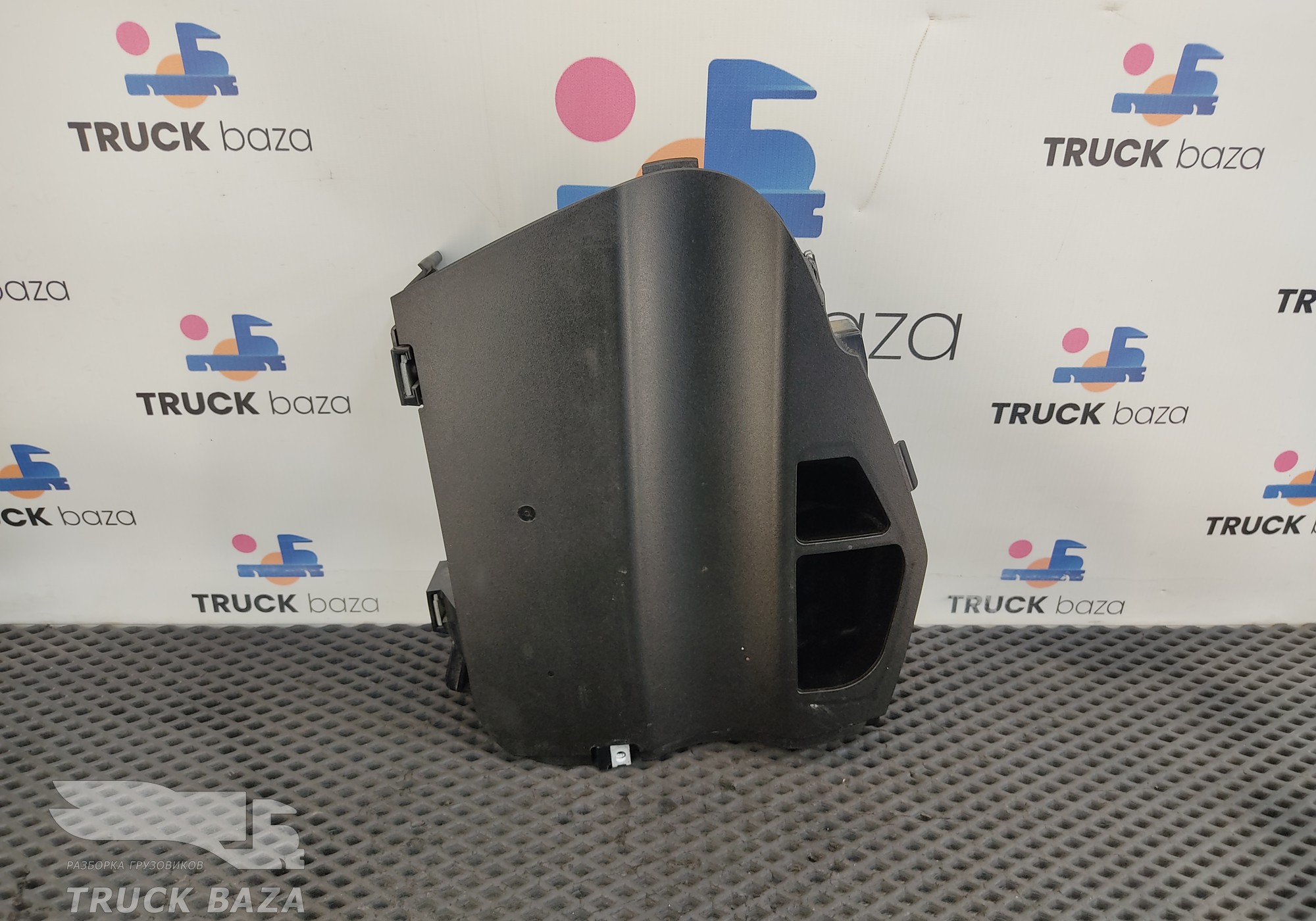 81617016352 Накладка торпедо левая для Man TGS II (с 2012)