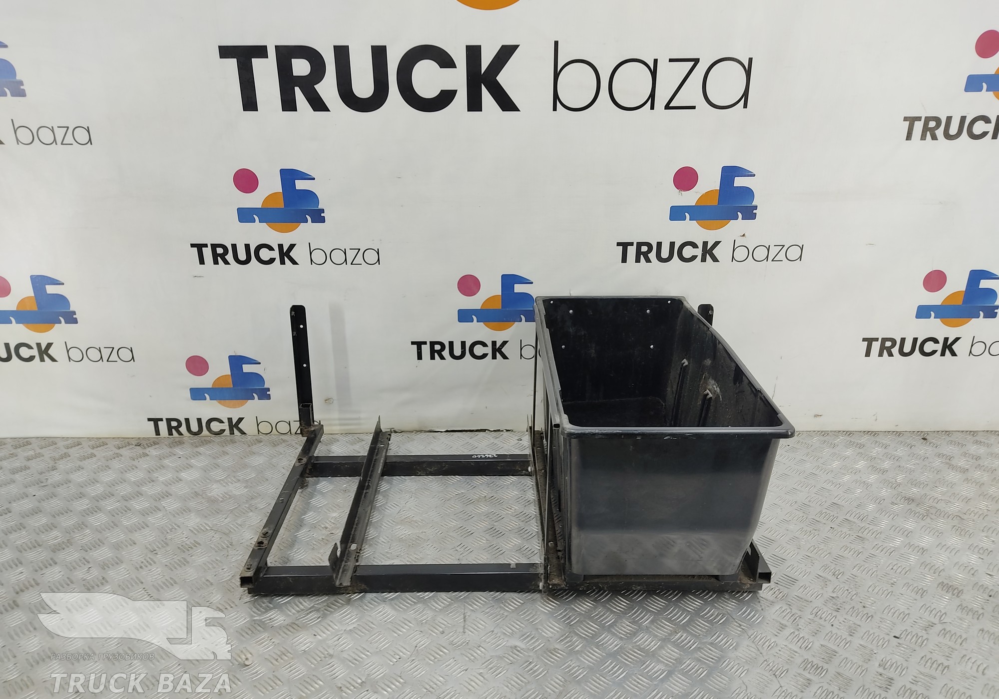 1683977 Кронштейн холодильника для Daf XF105 (с 2005)