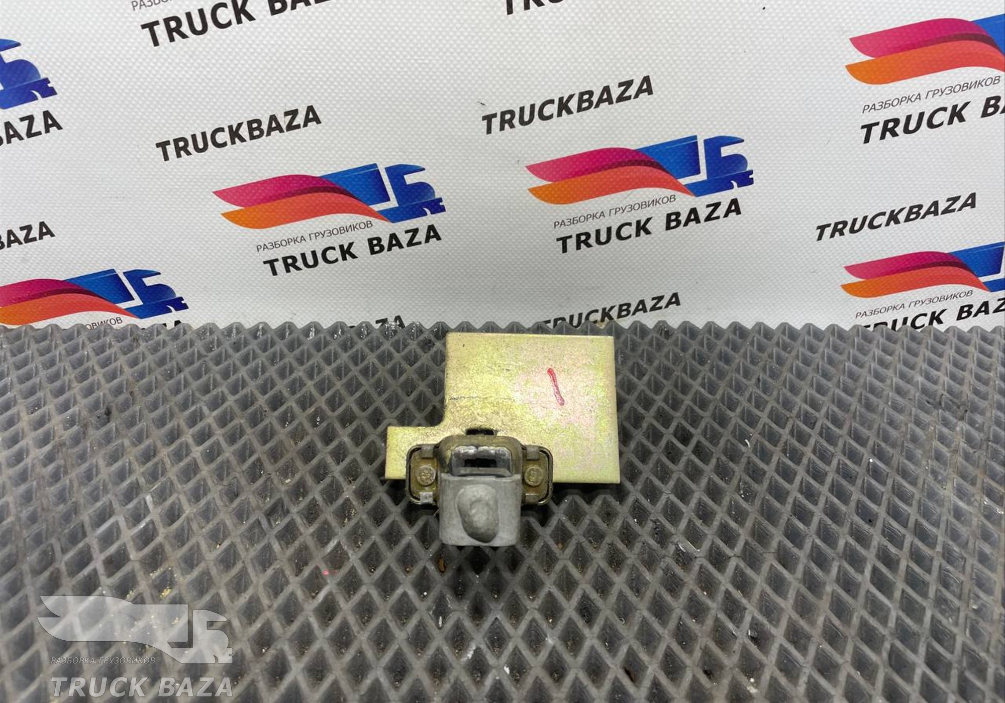 1365821 Ограничитель двери для Daf XF106 (с 2012)