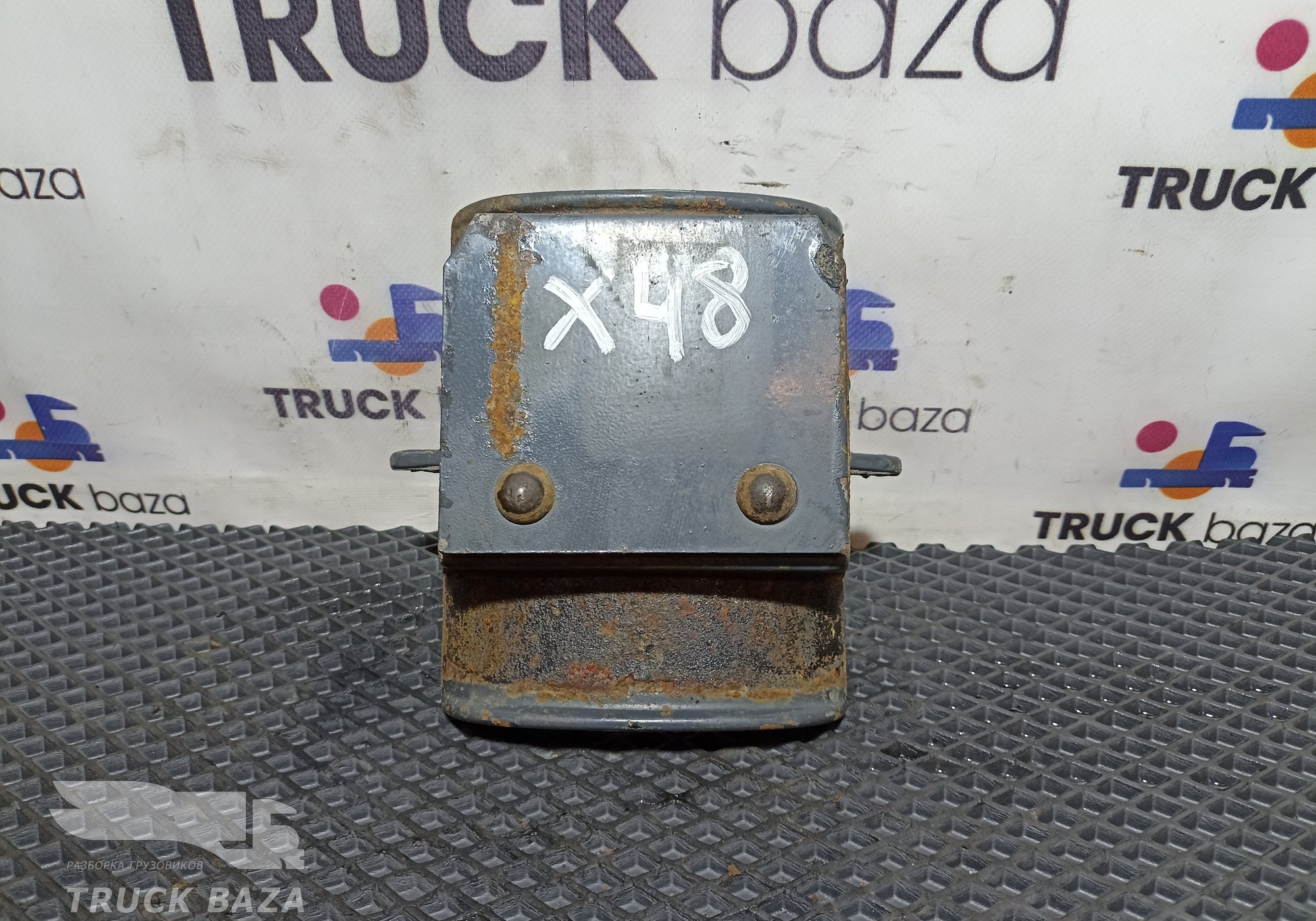 0961983 Проставка стремянки задняя для Daf XF105