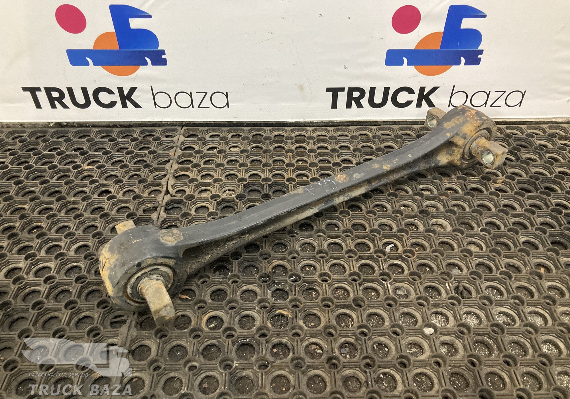 81432206270 Тяга реактивная задняя