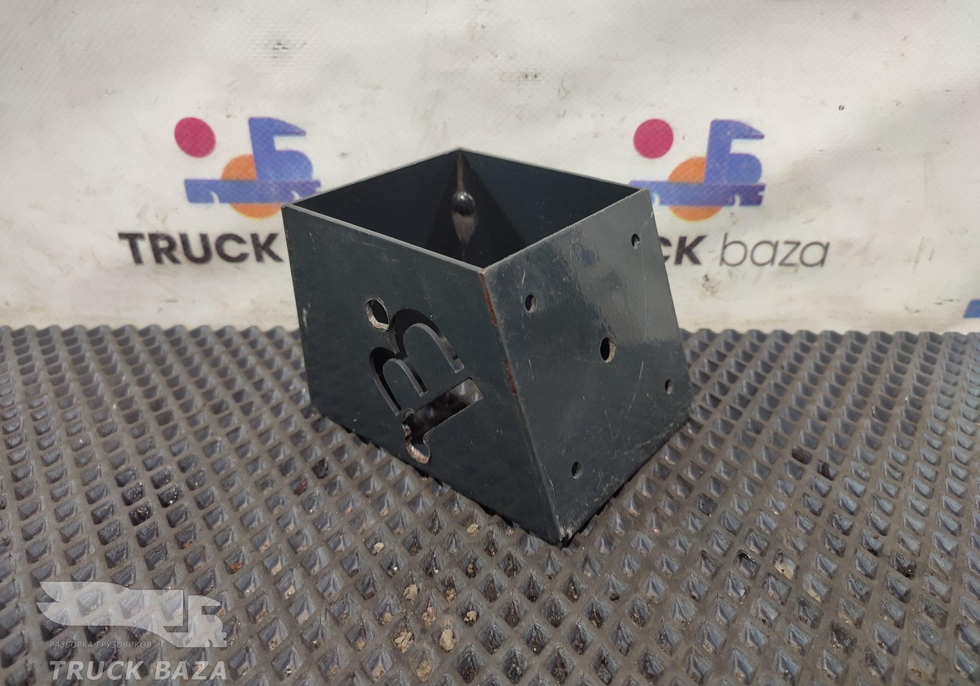 Кронштейн крана подъема кузова для Scania 6-series R (с 2016)