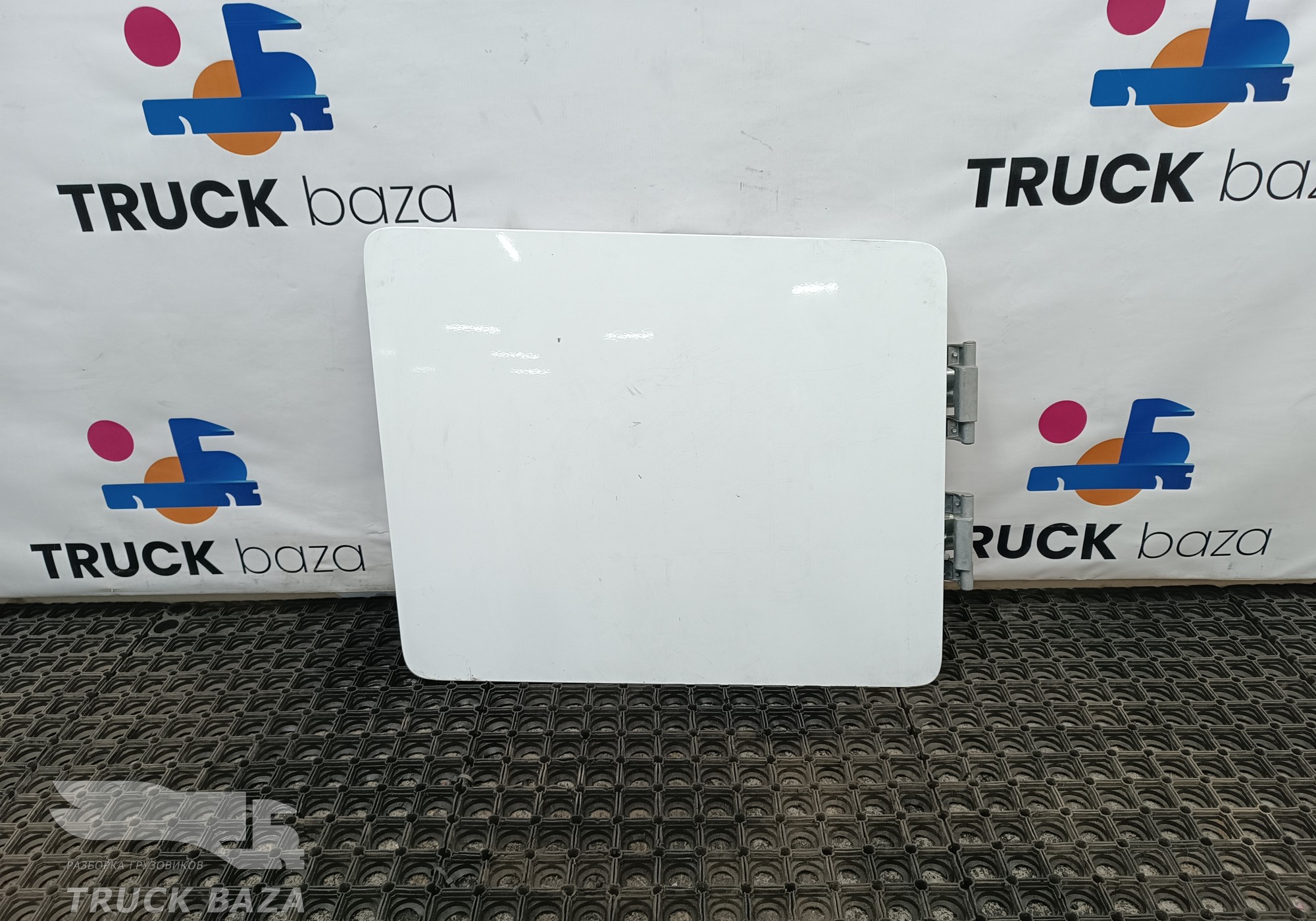 A9607502903 Крышка инструментального ящика правая