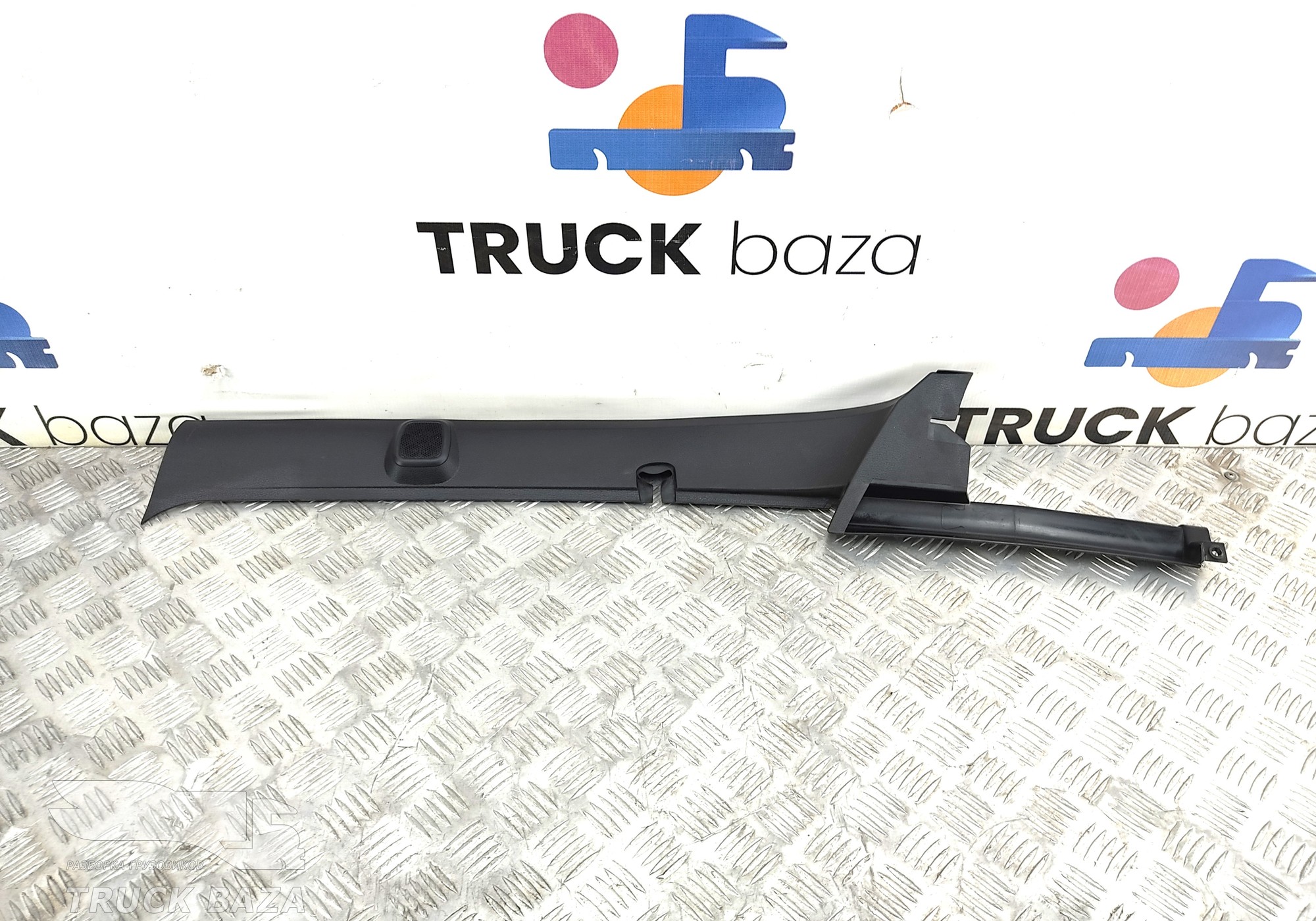 81624306005 Накладка стойки верхняя левая для Man