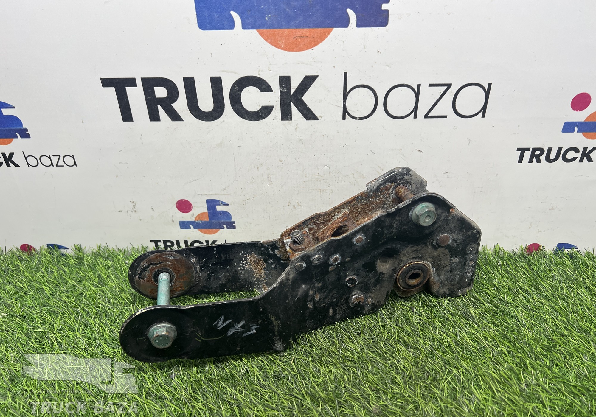 81618516030 Замок кабины