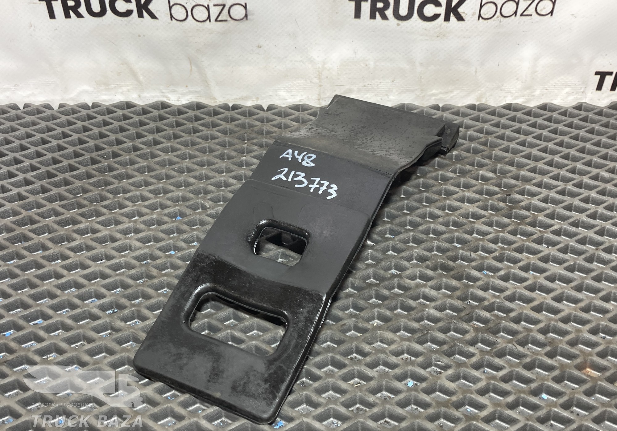9415220167 Держатель крепления крыла заднего для Mercedes-Benz Axor I (с 2001 по 2004)