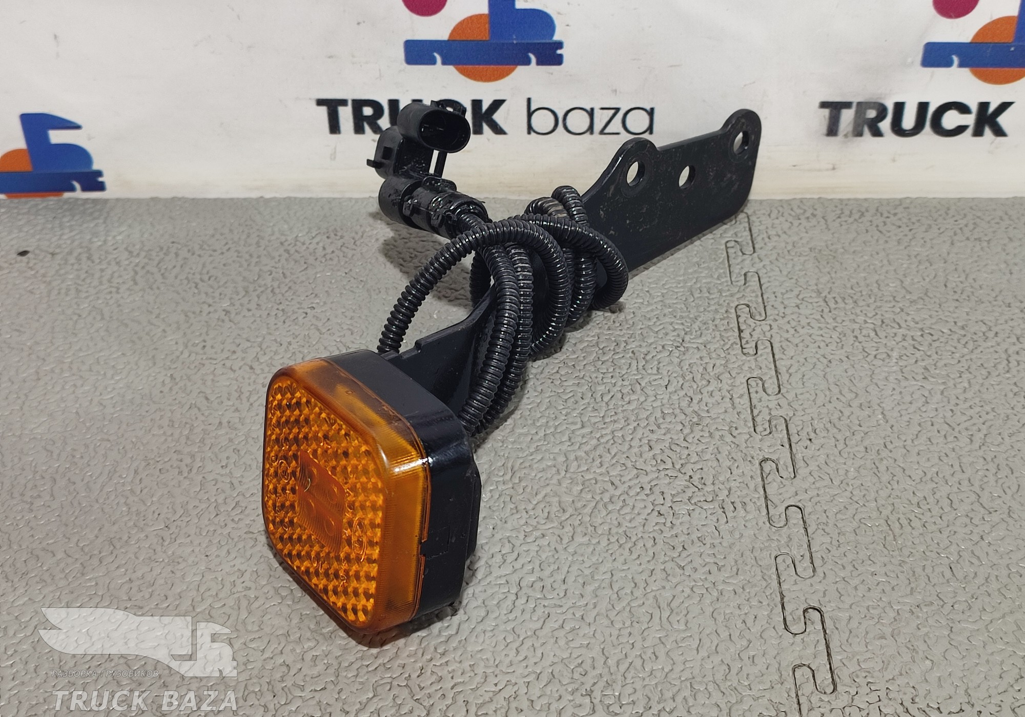 81252606152 Фонарь габаритный для Man TGX TG3 (с 2020)