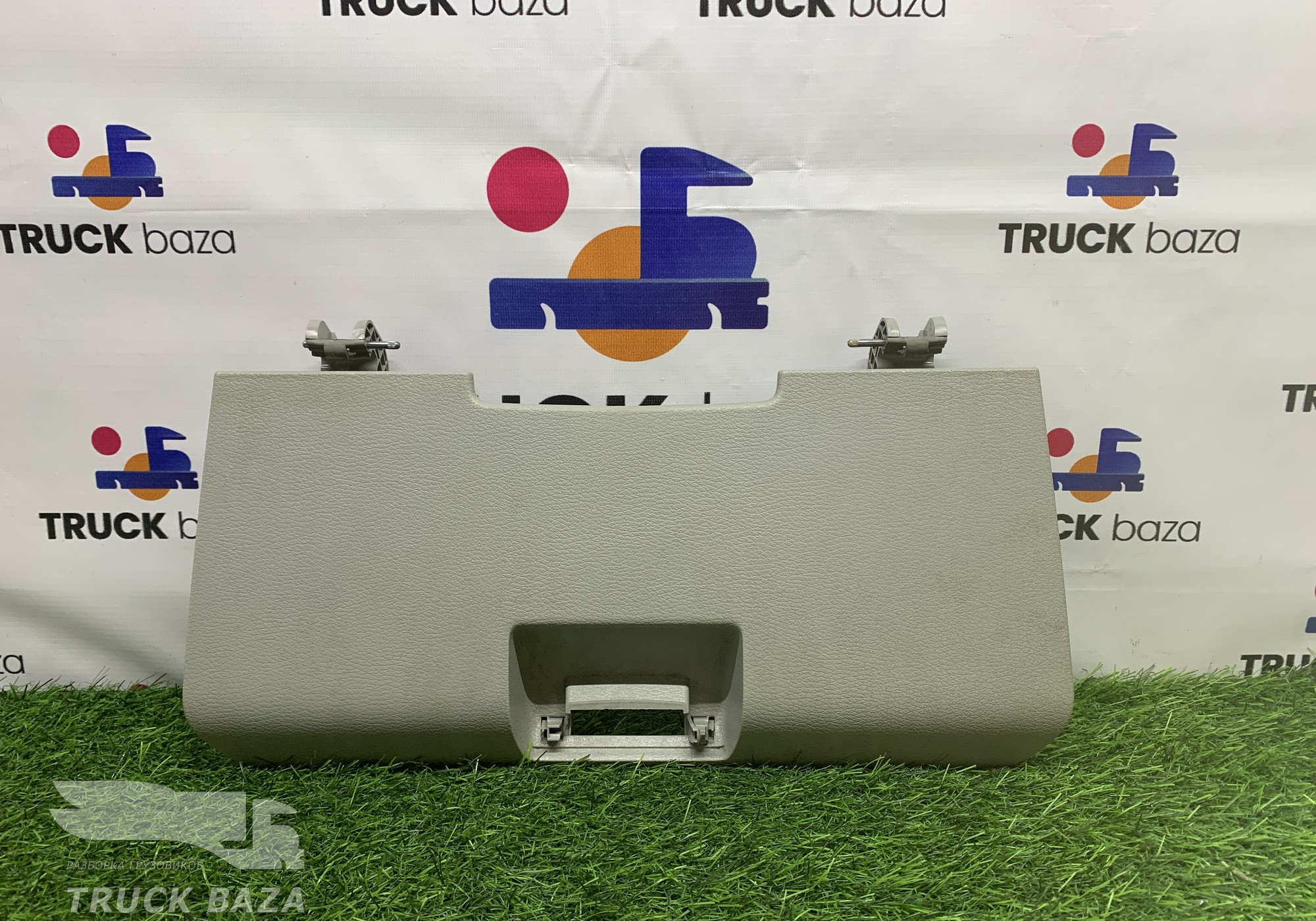 82065813 Крышка передней консоли для Volvo FH 3 (с 2008 по 2012)