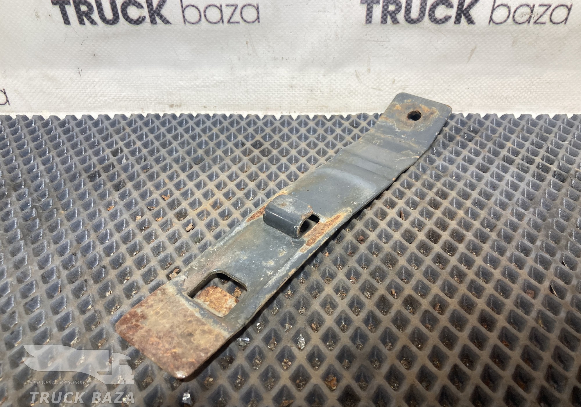 1383520 Кронштейн крыла заднего