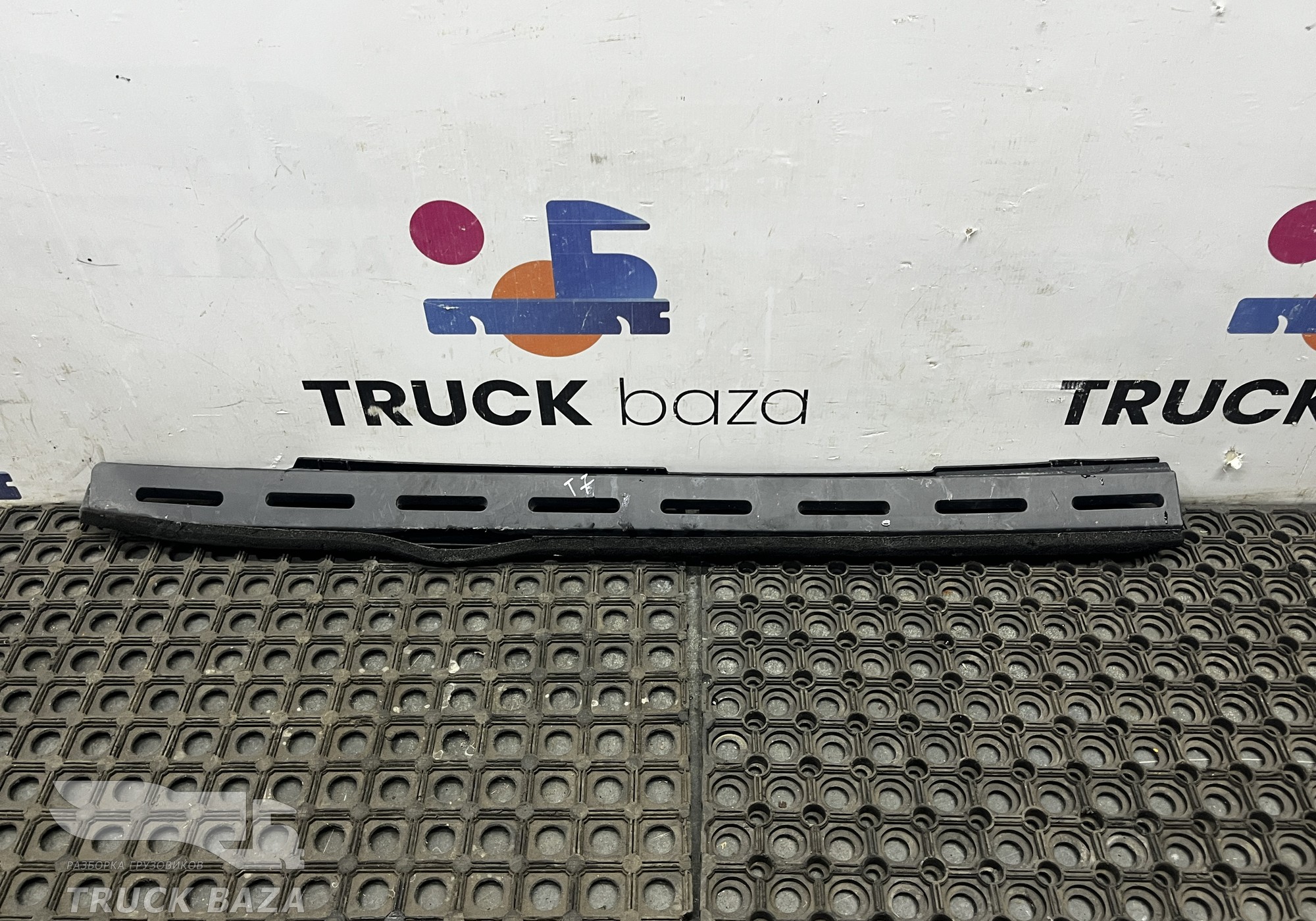 812W619500274 Дефлектор обдува лобового стекла правый для Sinotruk Sitrak C7H