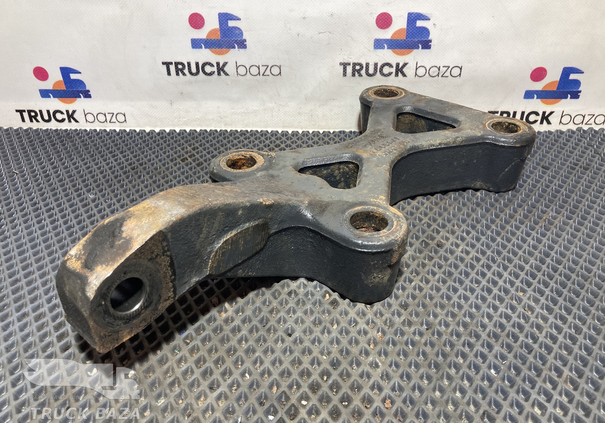 1769882 Кронштейн амортизатора заднего правый