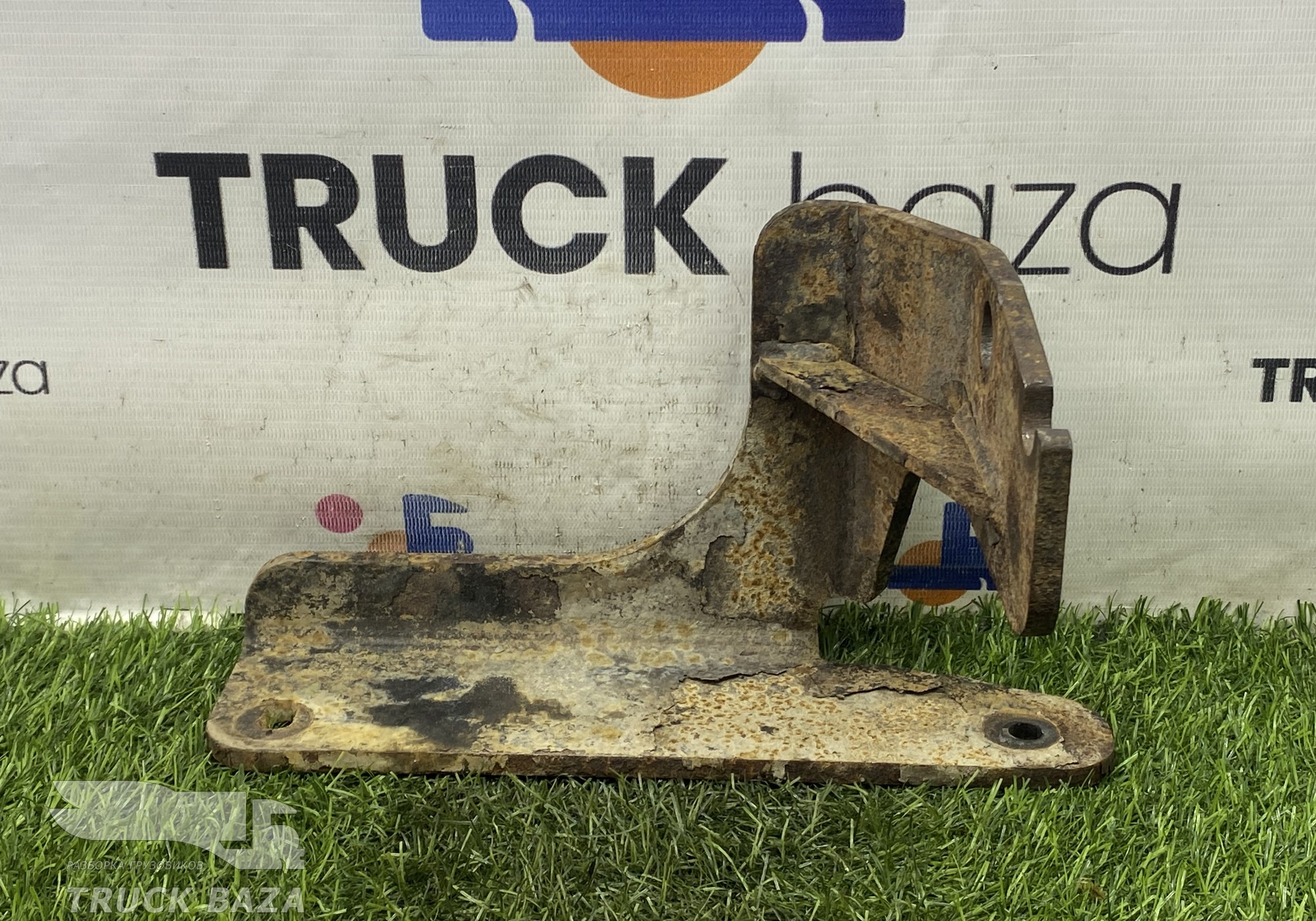 54901302090 Кронштейн радиатора левый для КАМАЗ 5490 (с 2013)