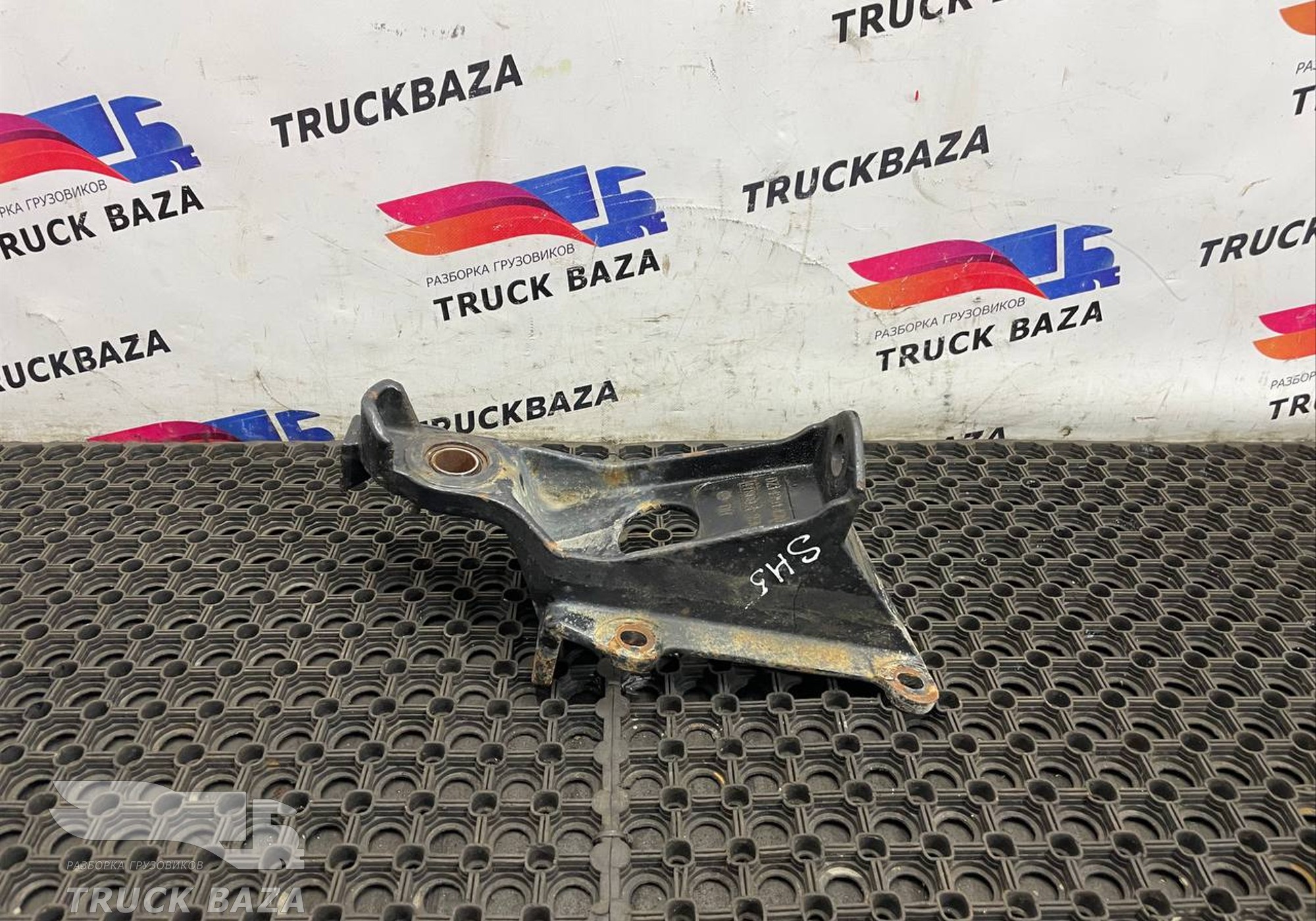 DZ14251430155 Опора передней балки правая для Shacman X3000 (с 2014)