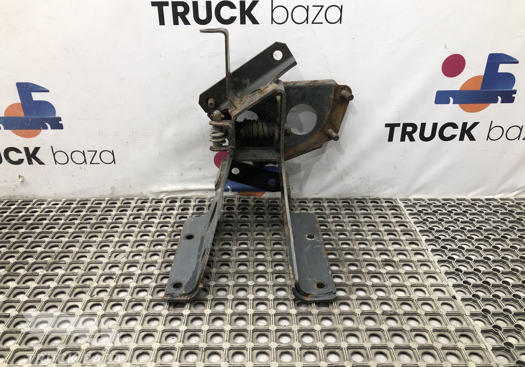 A9424000739 Кронштейн запасного колеса