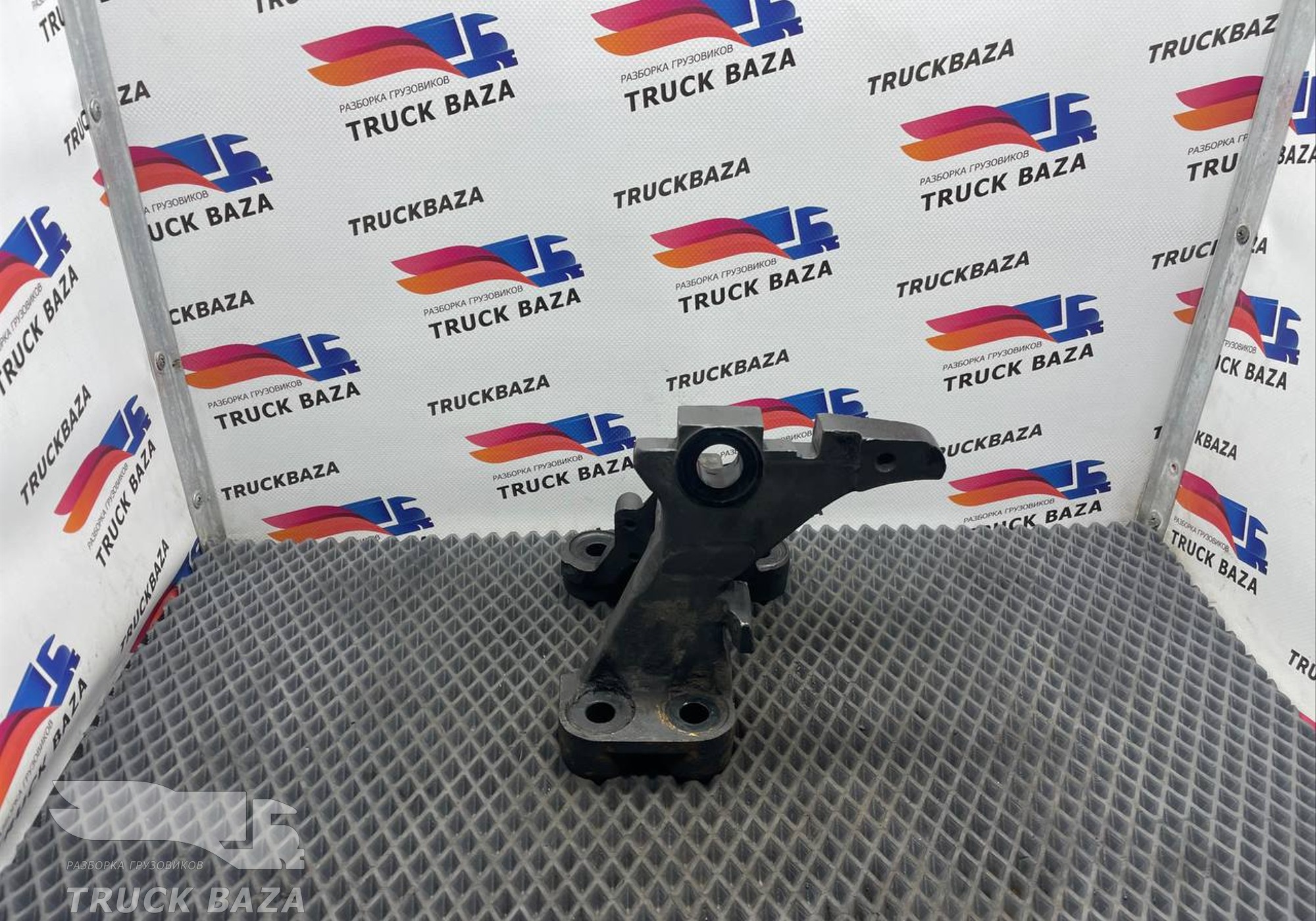 1686551 Кронштейн двигателя передний правый для Daf XF105 (с 2006 по 2020)