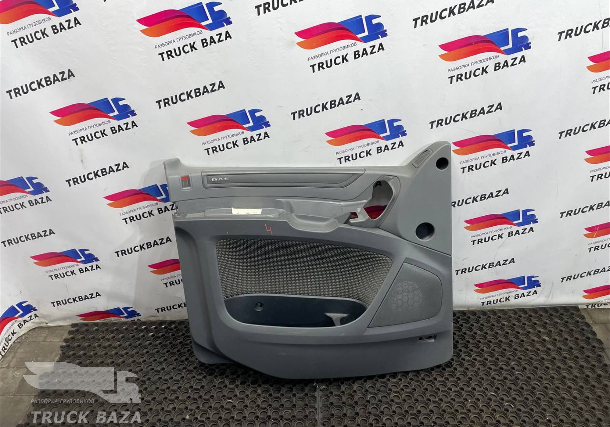 1845272 Обшивка двери левой для Daf XF106 (с 2012)