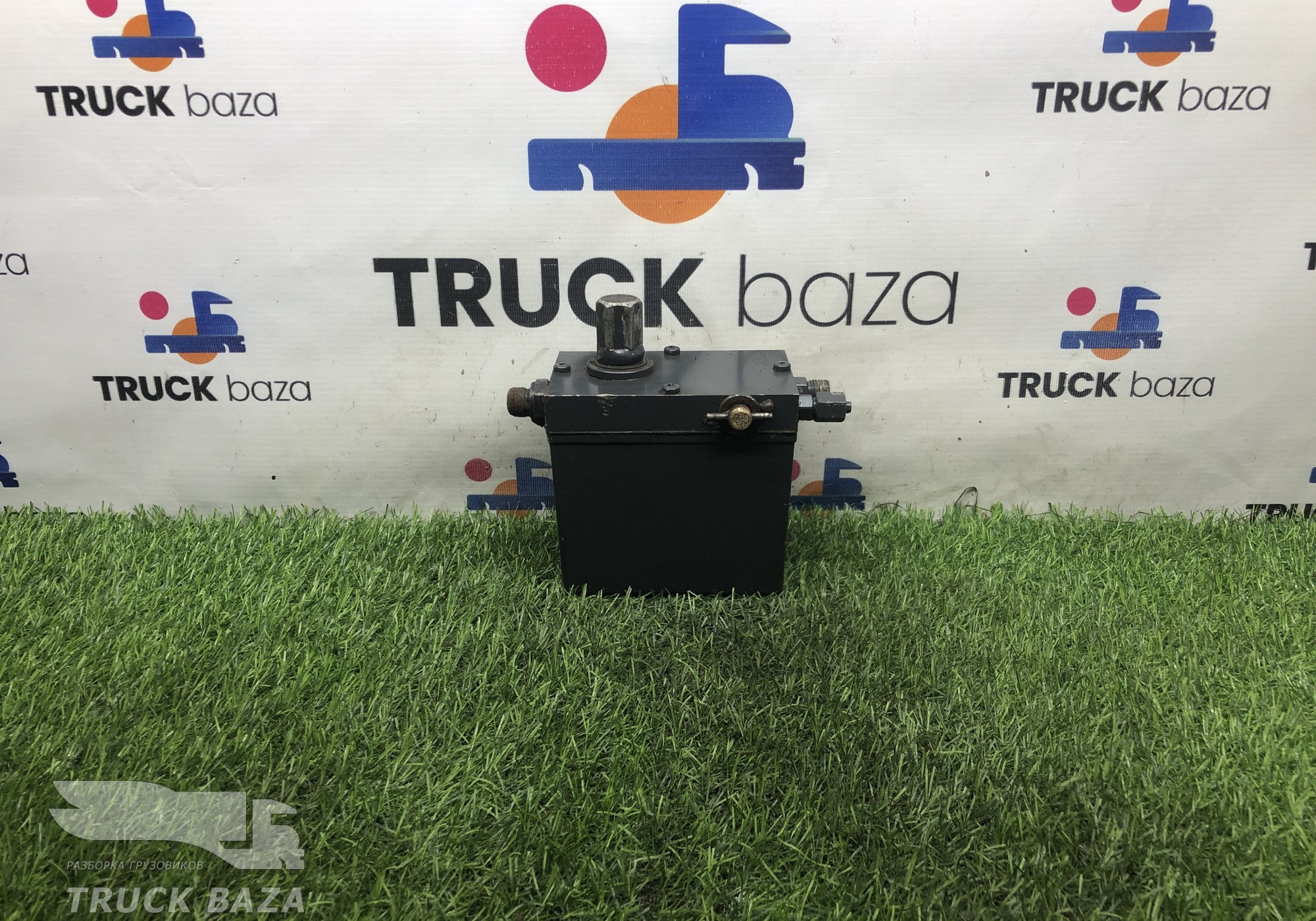 2204435 Насос подъема кабины