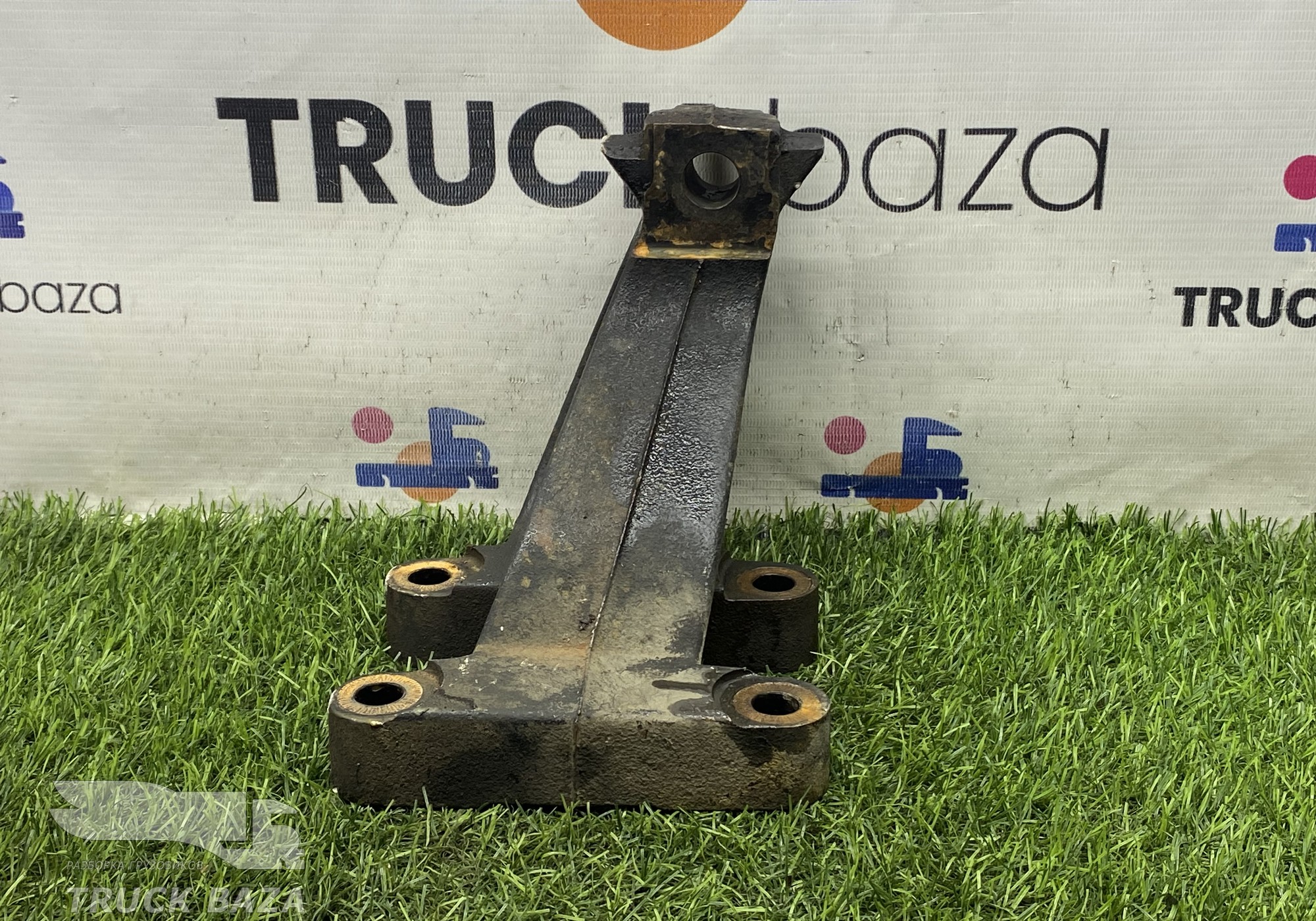 51415013054 Кронштейн двигателя передний правый