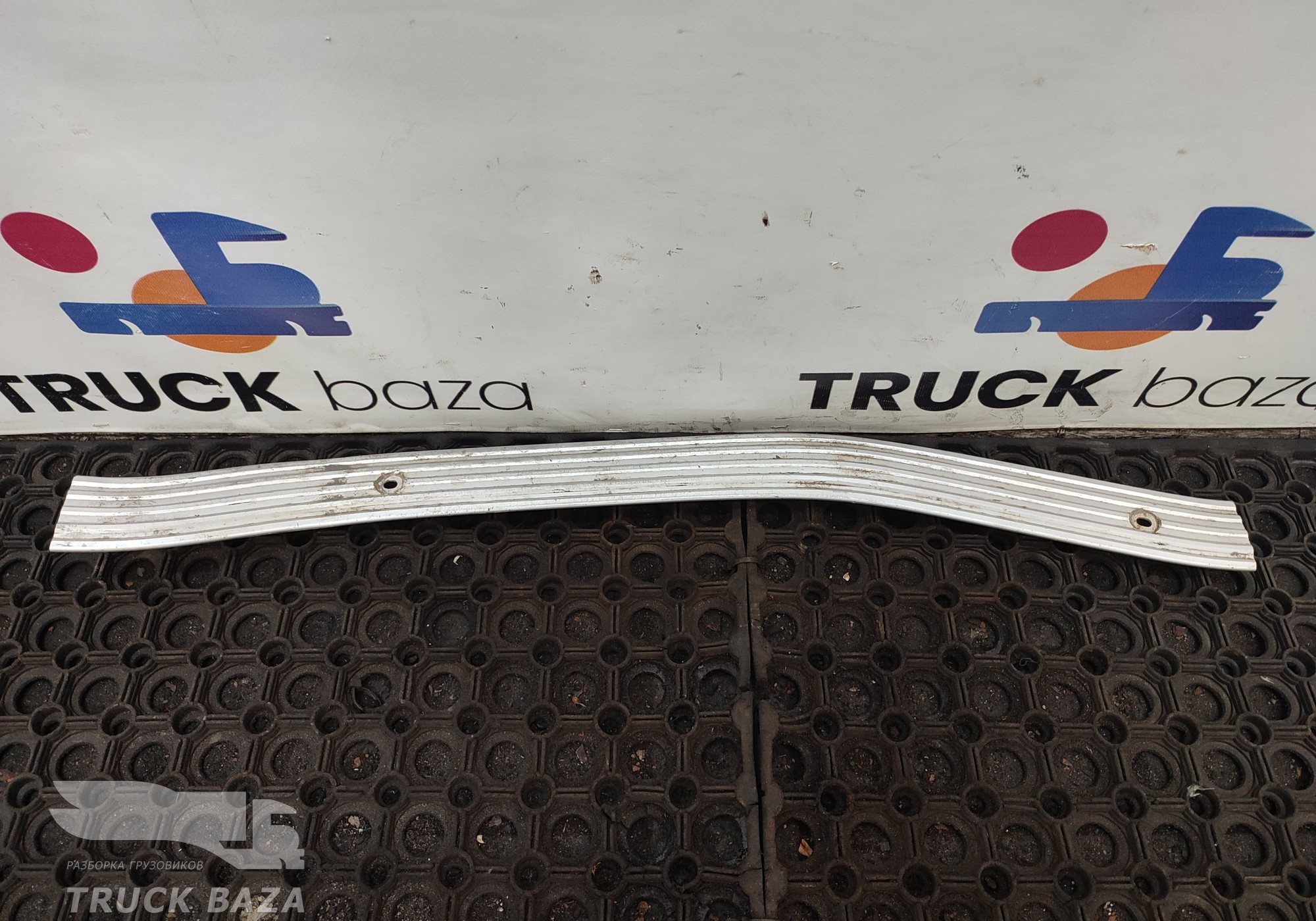 1766445 Накладка порога левая для Scania 5-series T (с 2004 по 2016)