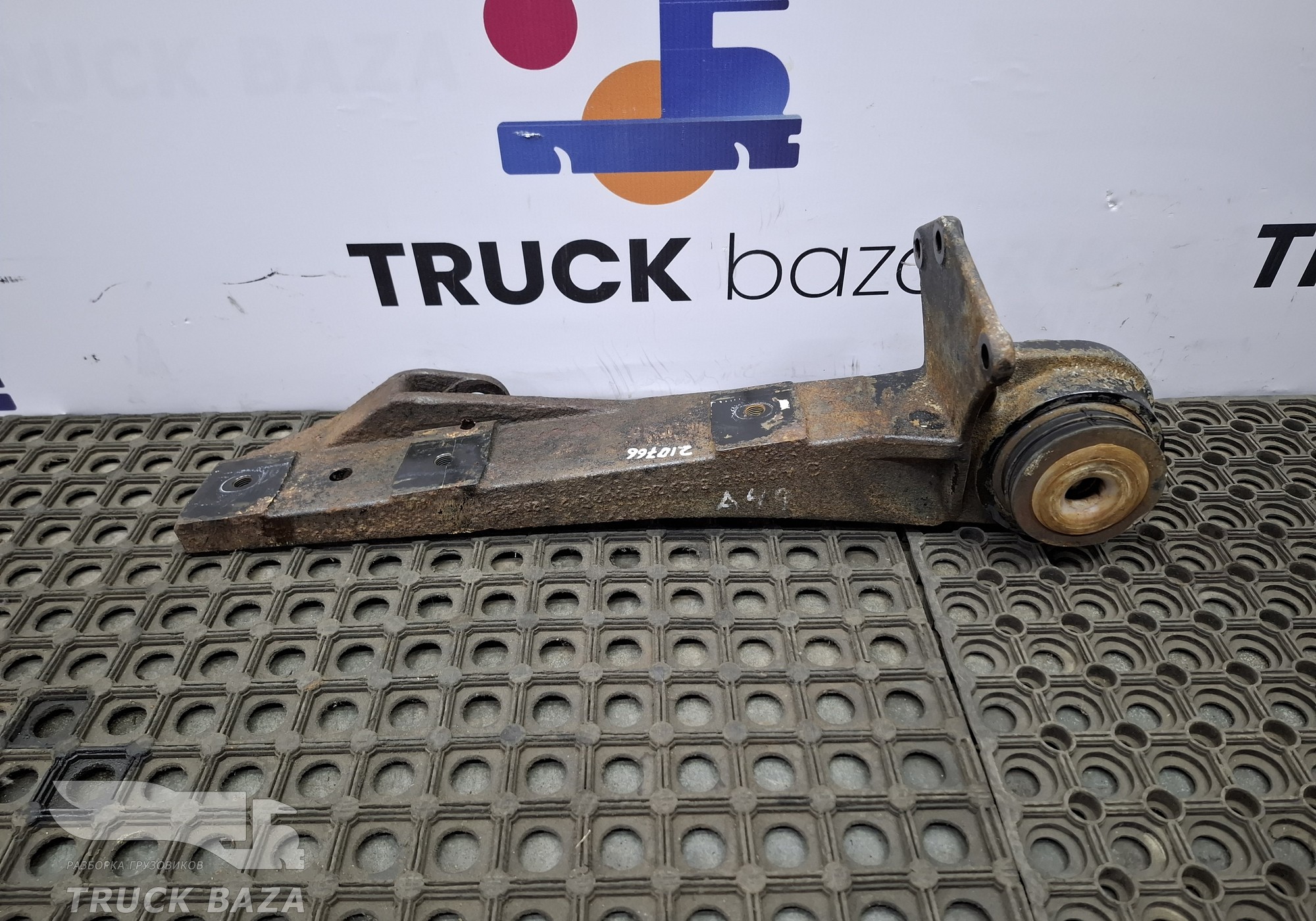 A9408915420 Кронштейн кабины левый для Mercedes-Benz Axor I (с 2001 по 2004)