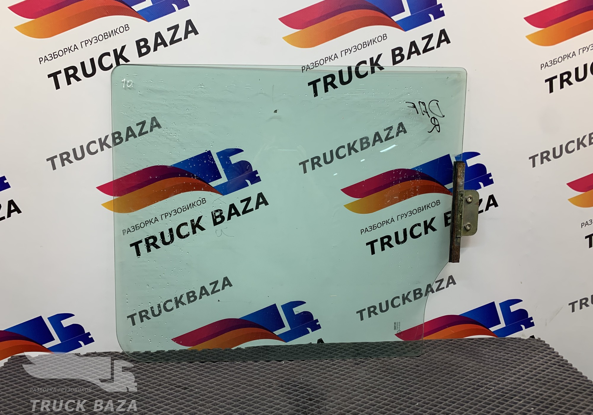 1284624 Стекло двери правое для Daf 95XF