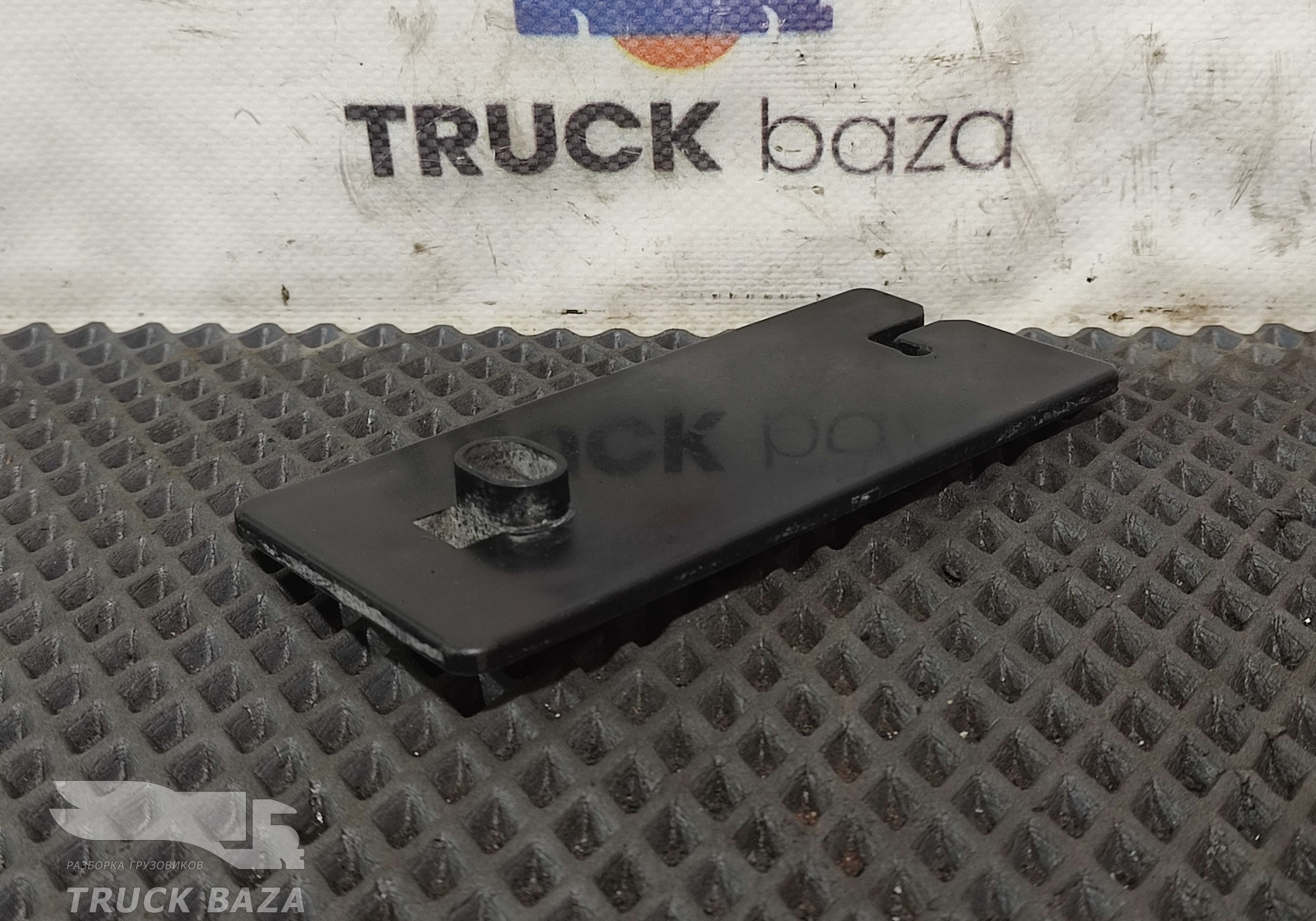 82321911 Заглушка для Renault T (с 2013)