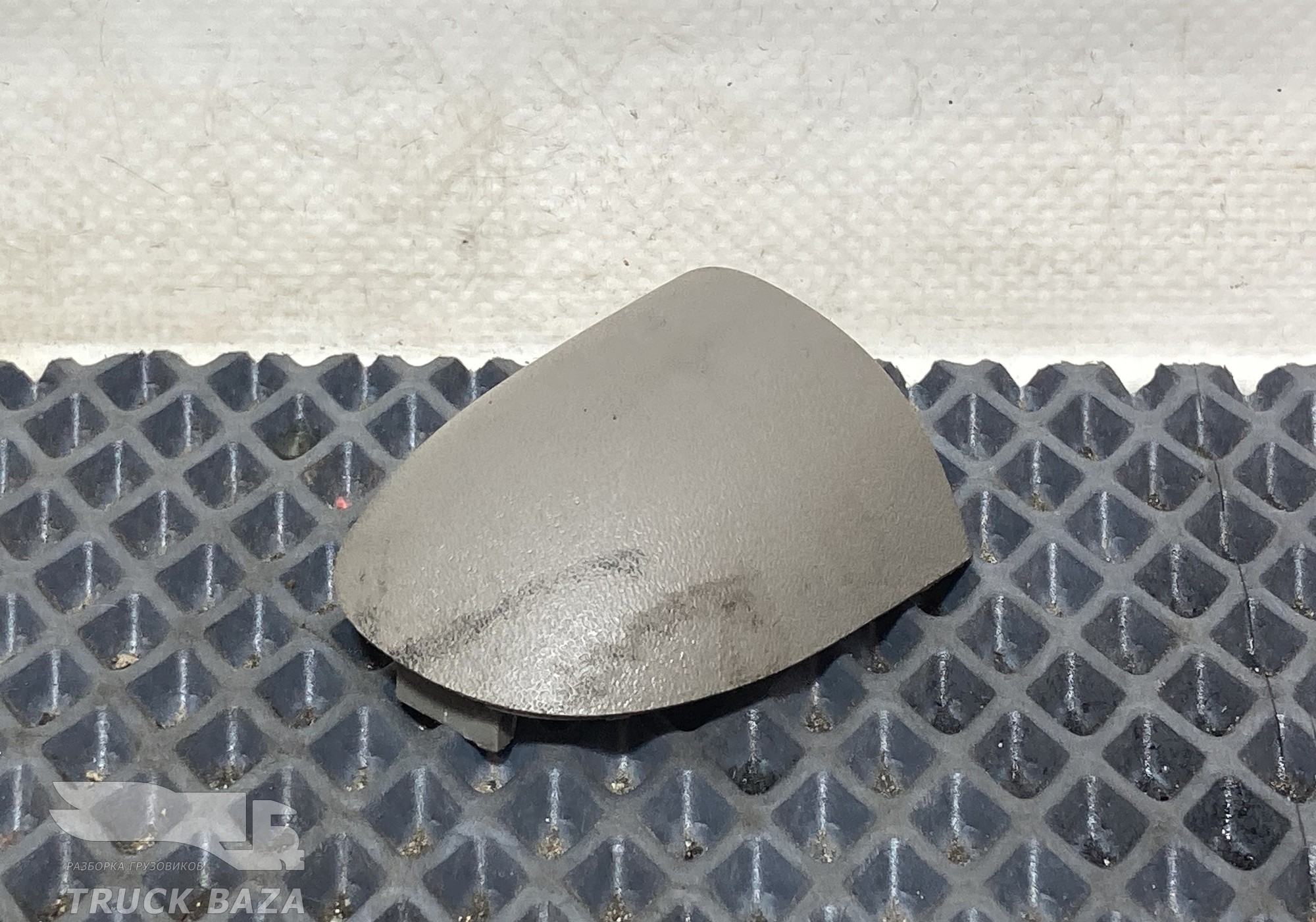 1690144 Накладка ручки внутренней правая