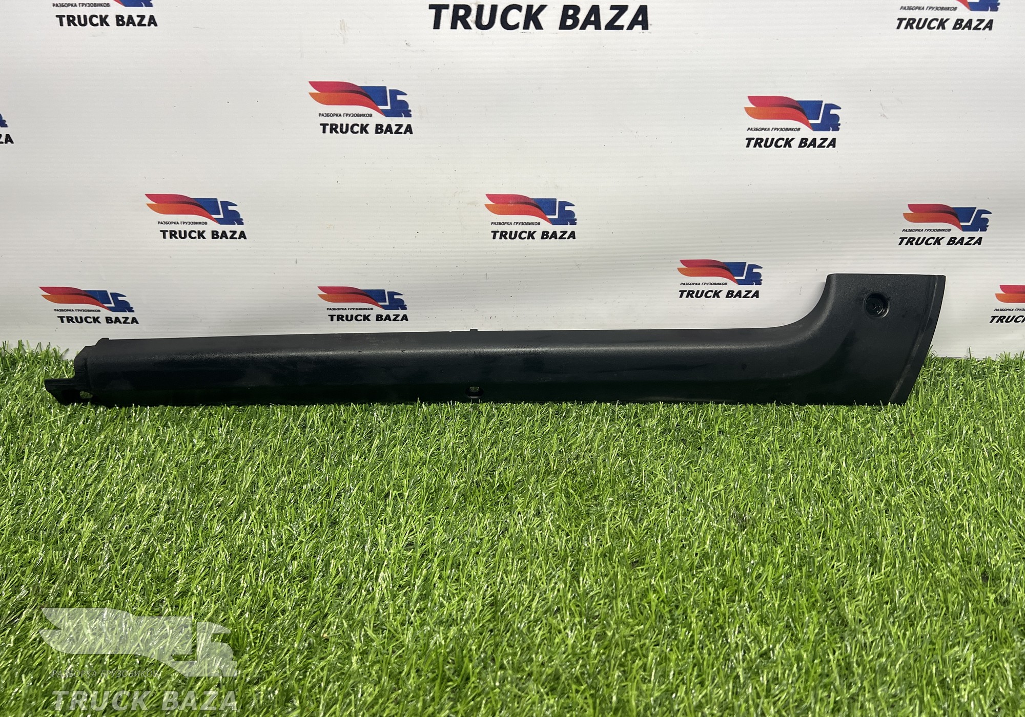 A9406981762 Накладка лобового стекла правая