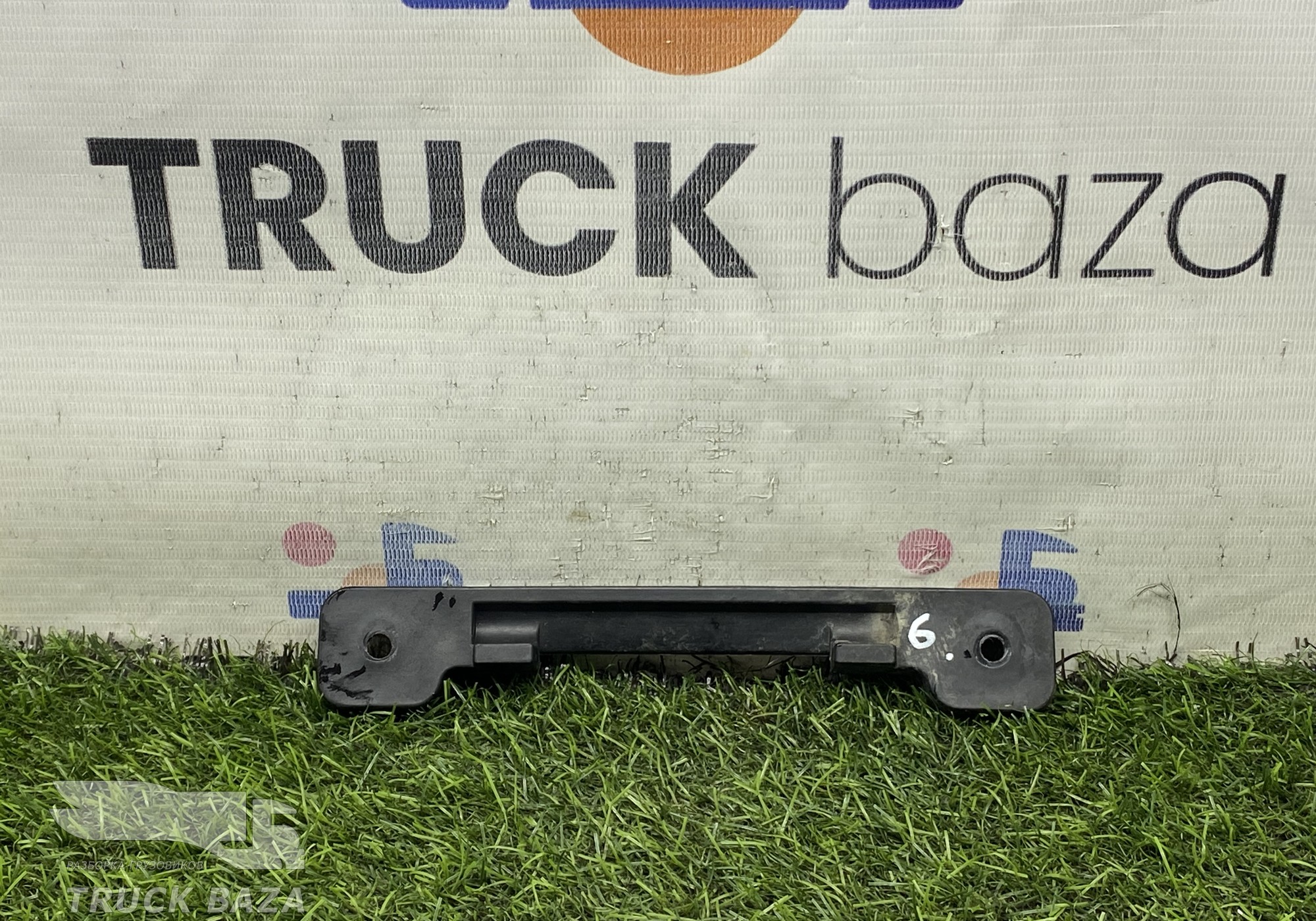 549018416137 Фиксатор оси поворотной фары для КАМАЗ 54901