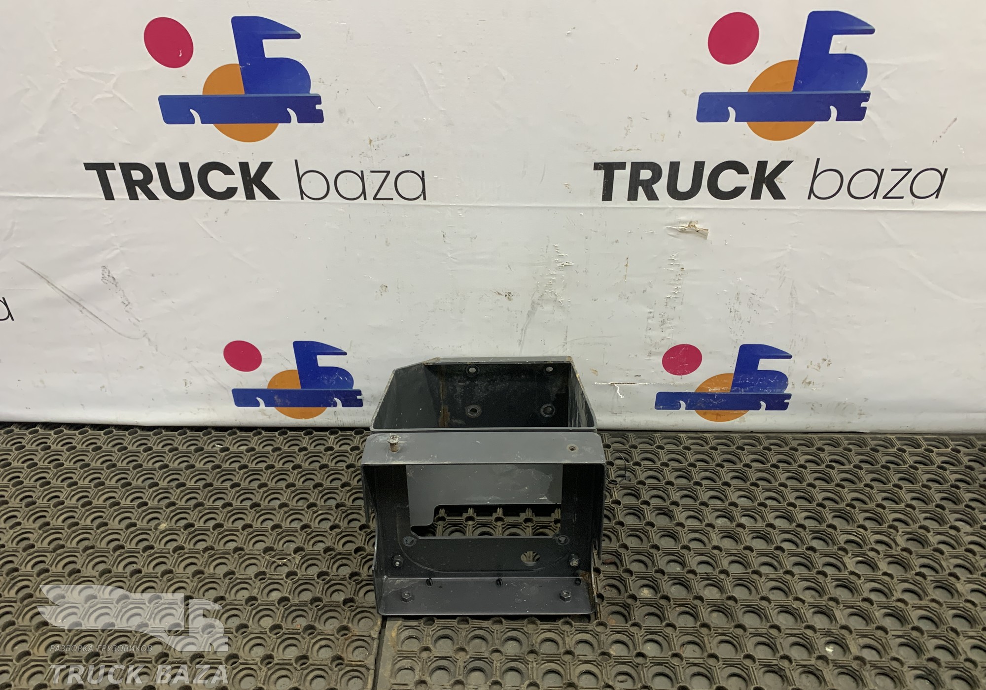 41296283 Кронштейн насоса Adblue для Iveco Stralis II Hi-Way (с 2012)