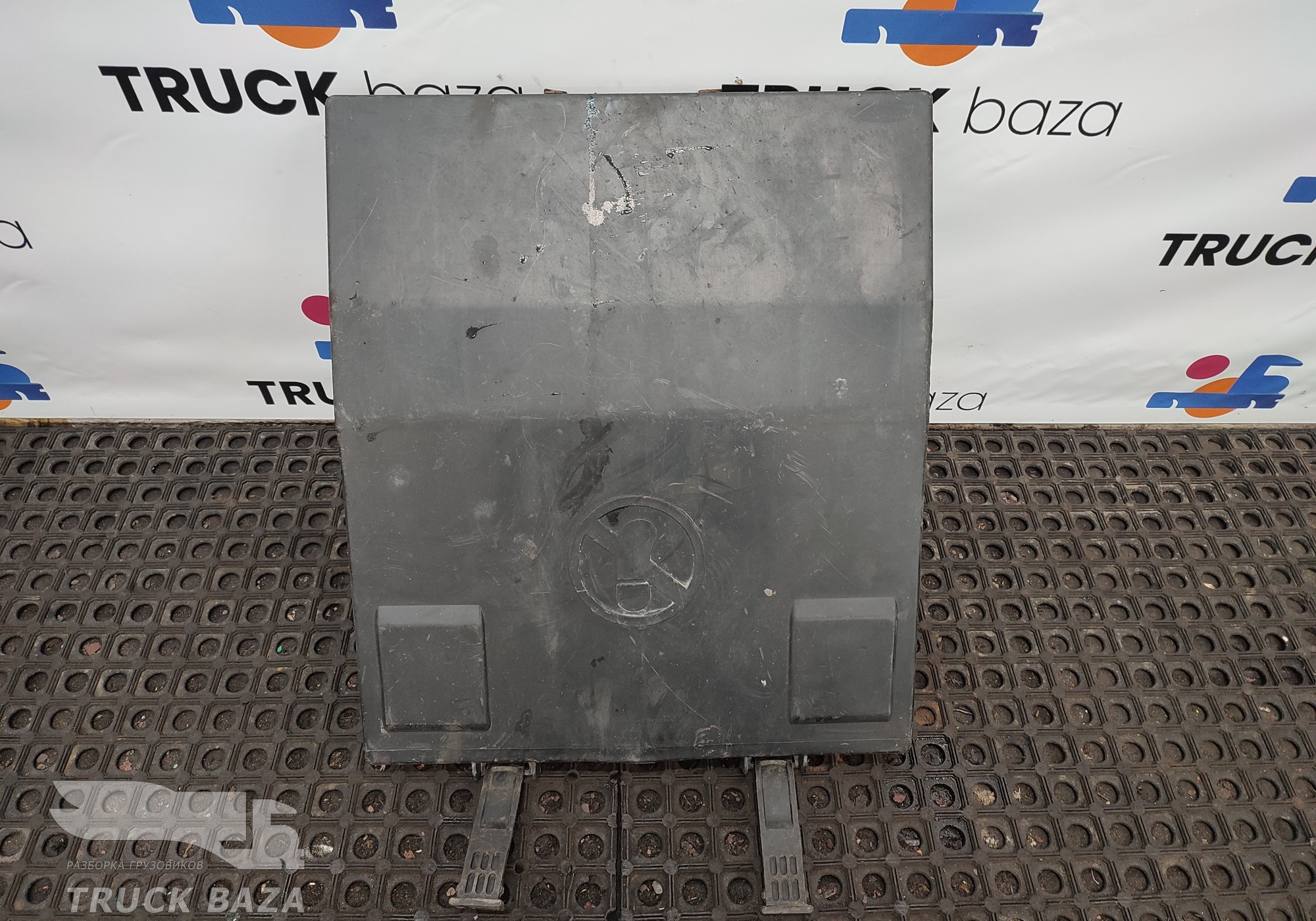 54901370315910 Крышка ящика АКБ для КАМАЗ 54901