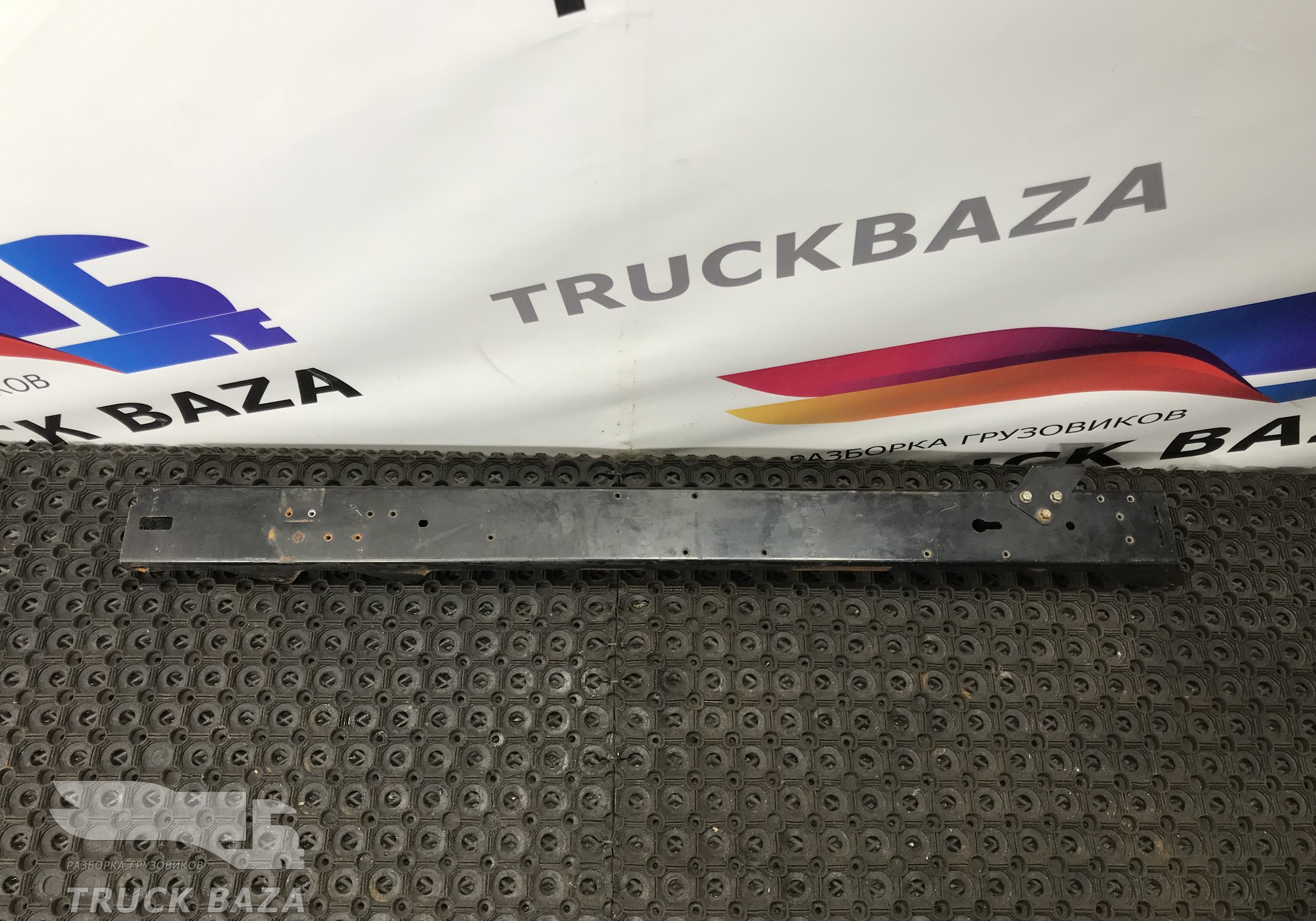 9425002303 Рамка радиатора основного для Mercedes-Benz