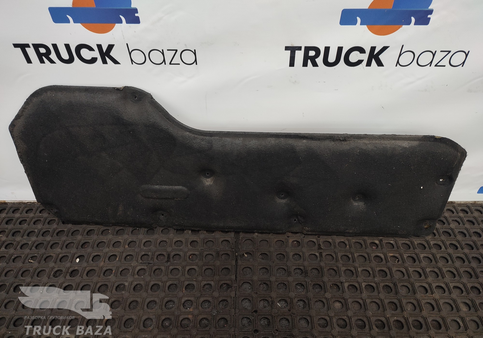 81192200904 Шумоизоляция двигателя правая