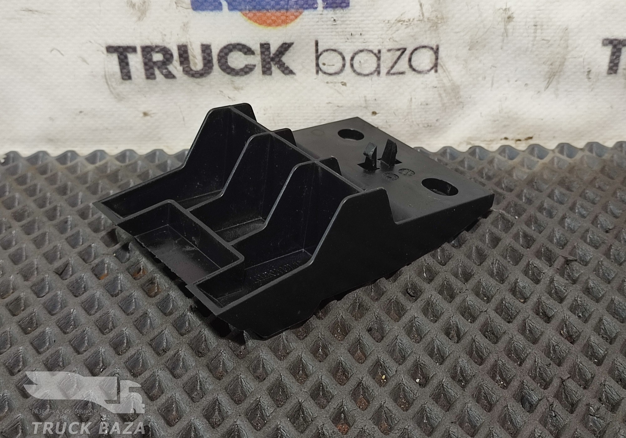 82270272 Кронштейн жабо для Renault T (с 2013)