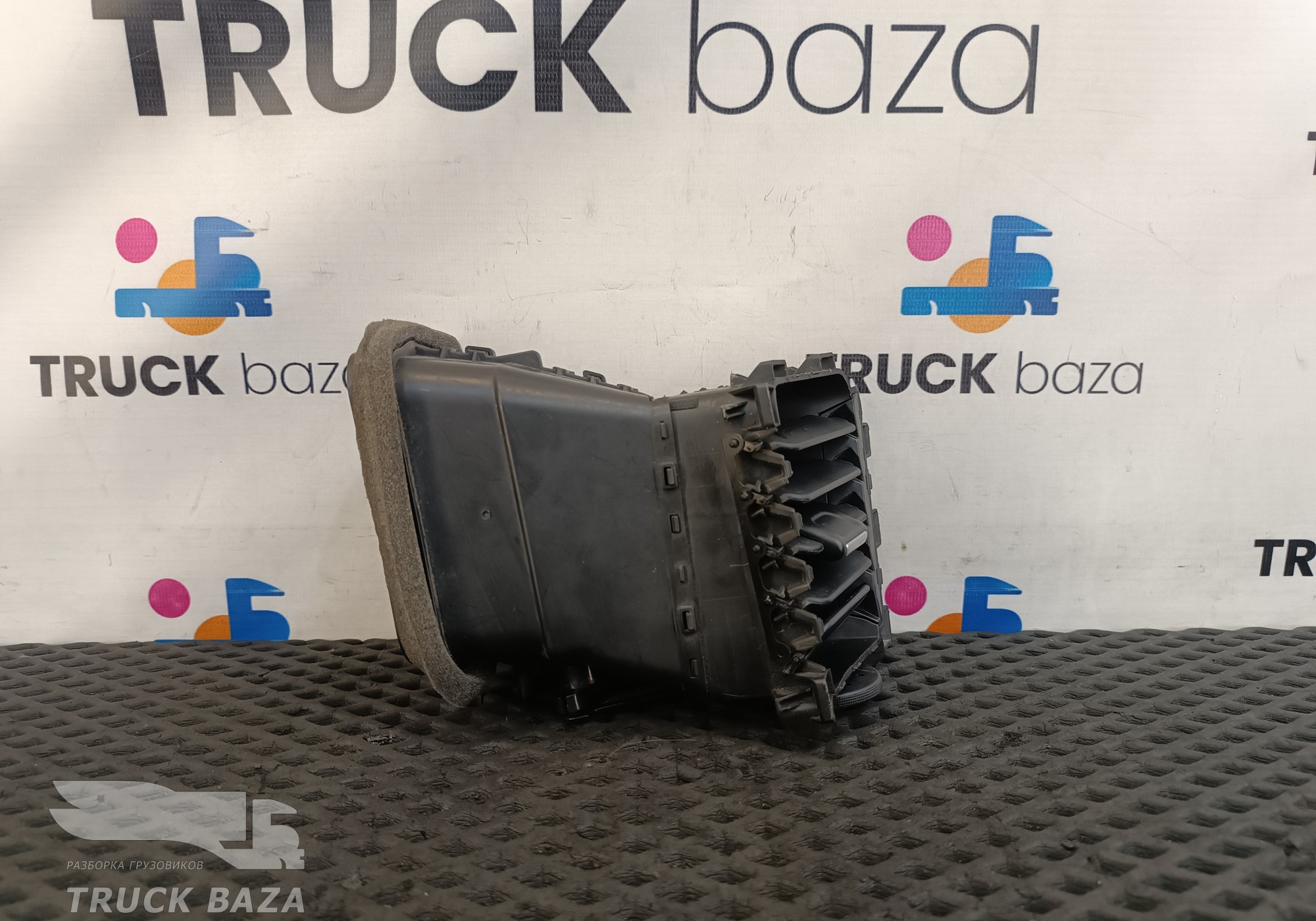 JC4670018B09 Дефлектор воздушный для Ford F-MAX (с 2018)