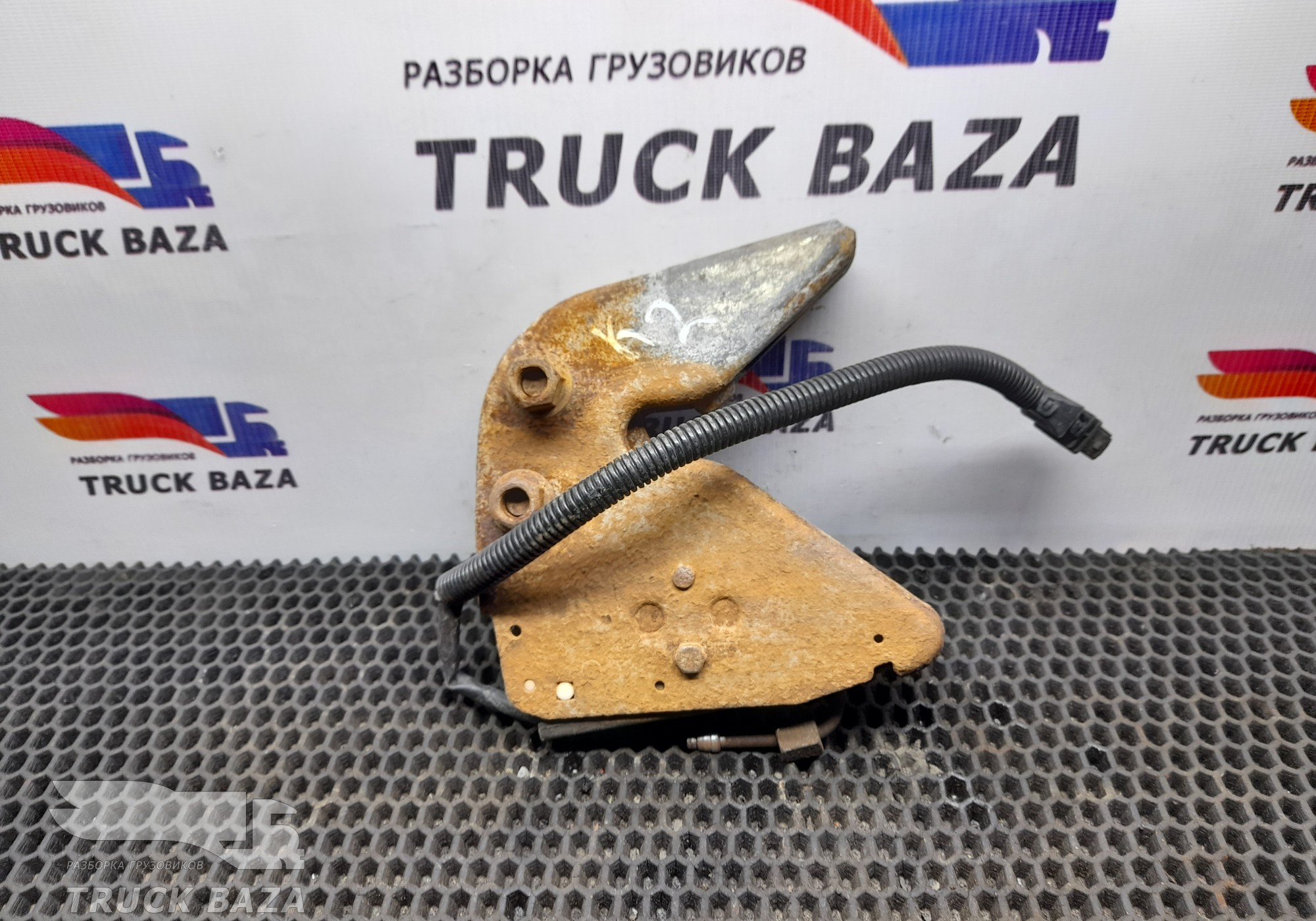 A9303100083 Замок кабины для Mercedes-Benz Axor III (с 2010)