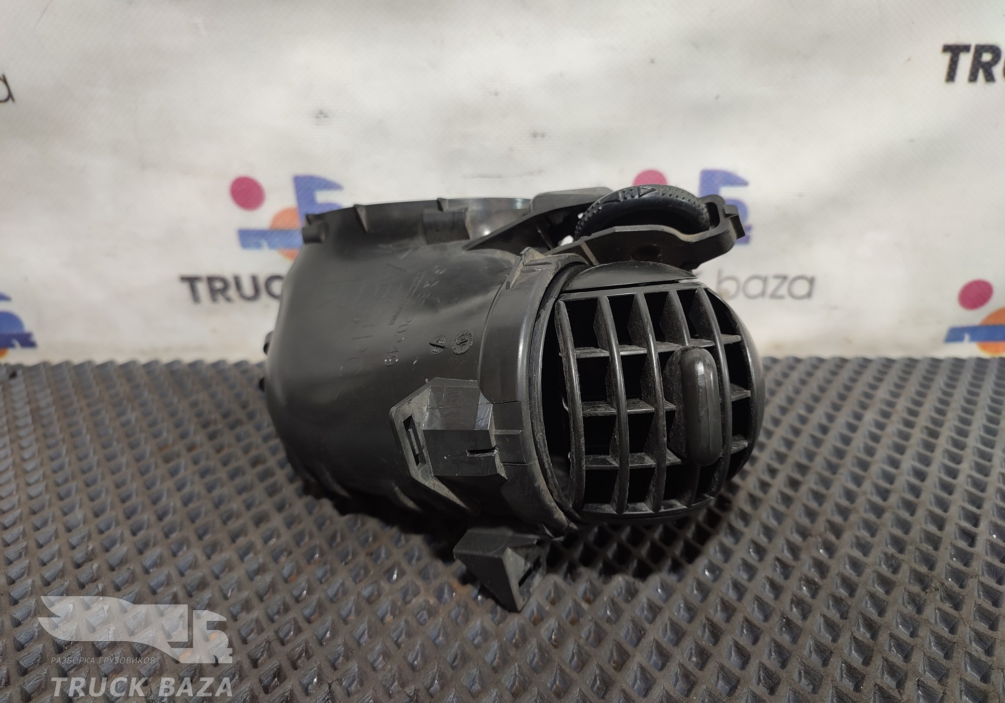 6020249 Воздуховод двери правой для Mercedes-Benz