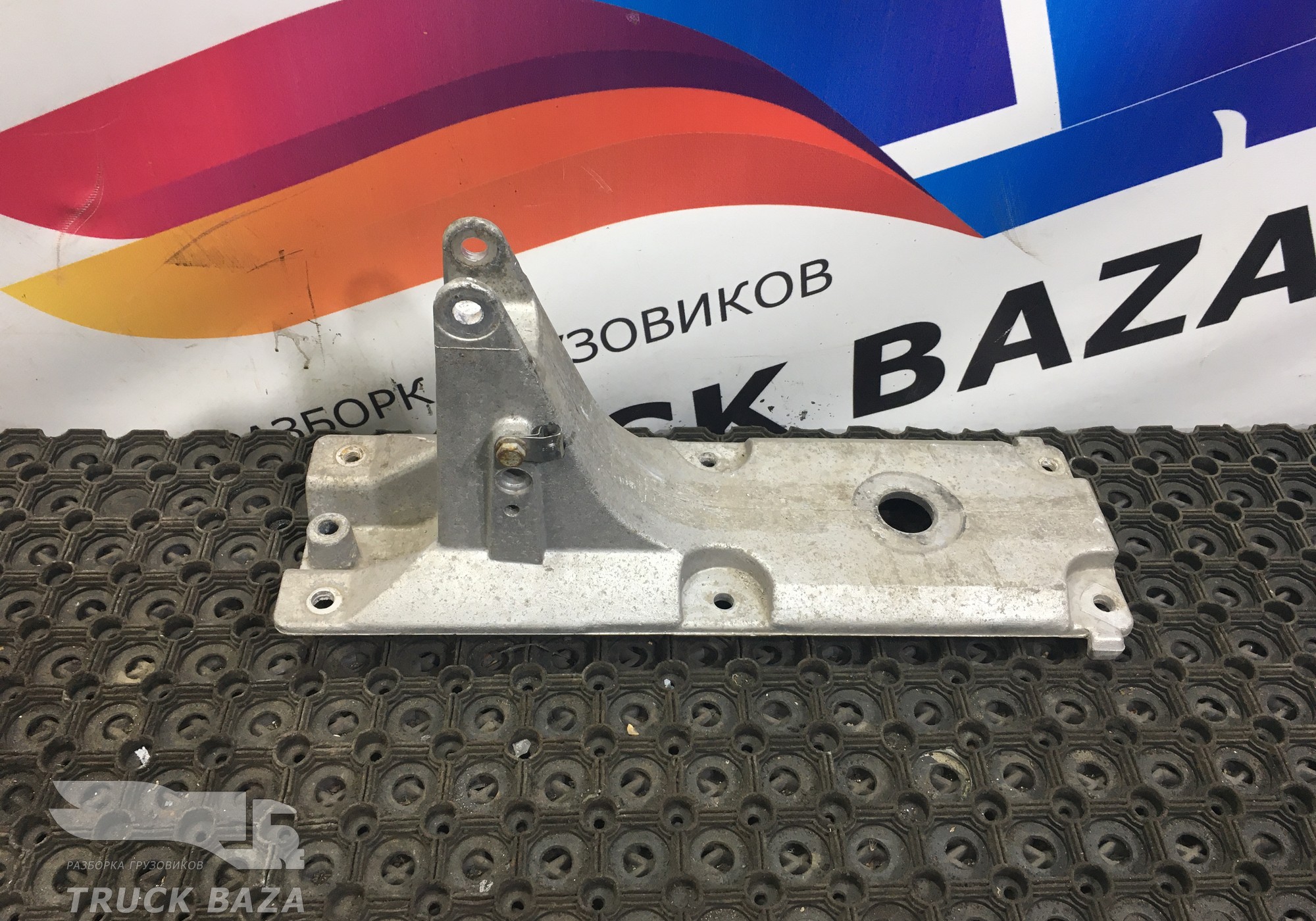 5010552180 Кронштейн кабины задний для Renault Magnum