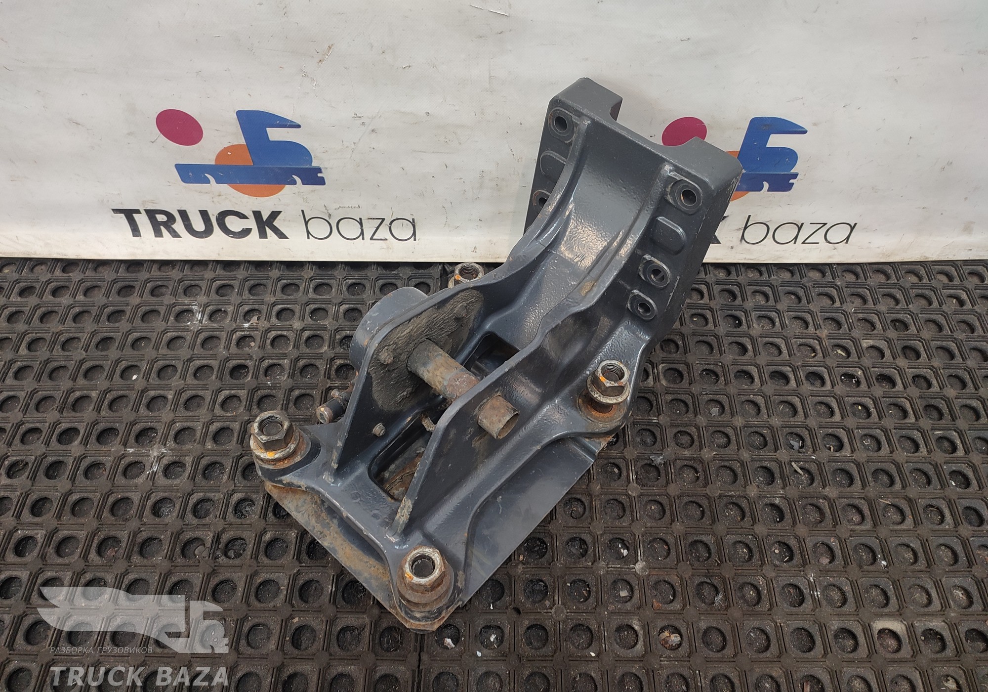 2185327 Кронштейн запасного колеса